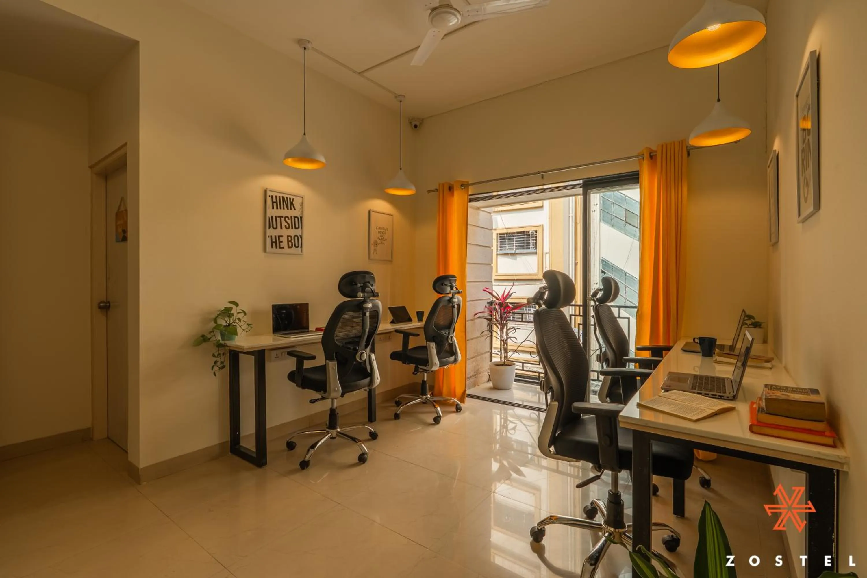 Communal lounge/ TV room in Zostel Pune, Viman Nagar