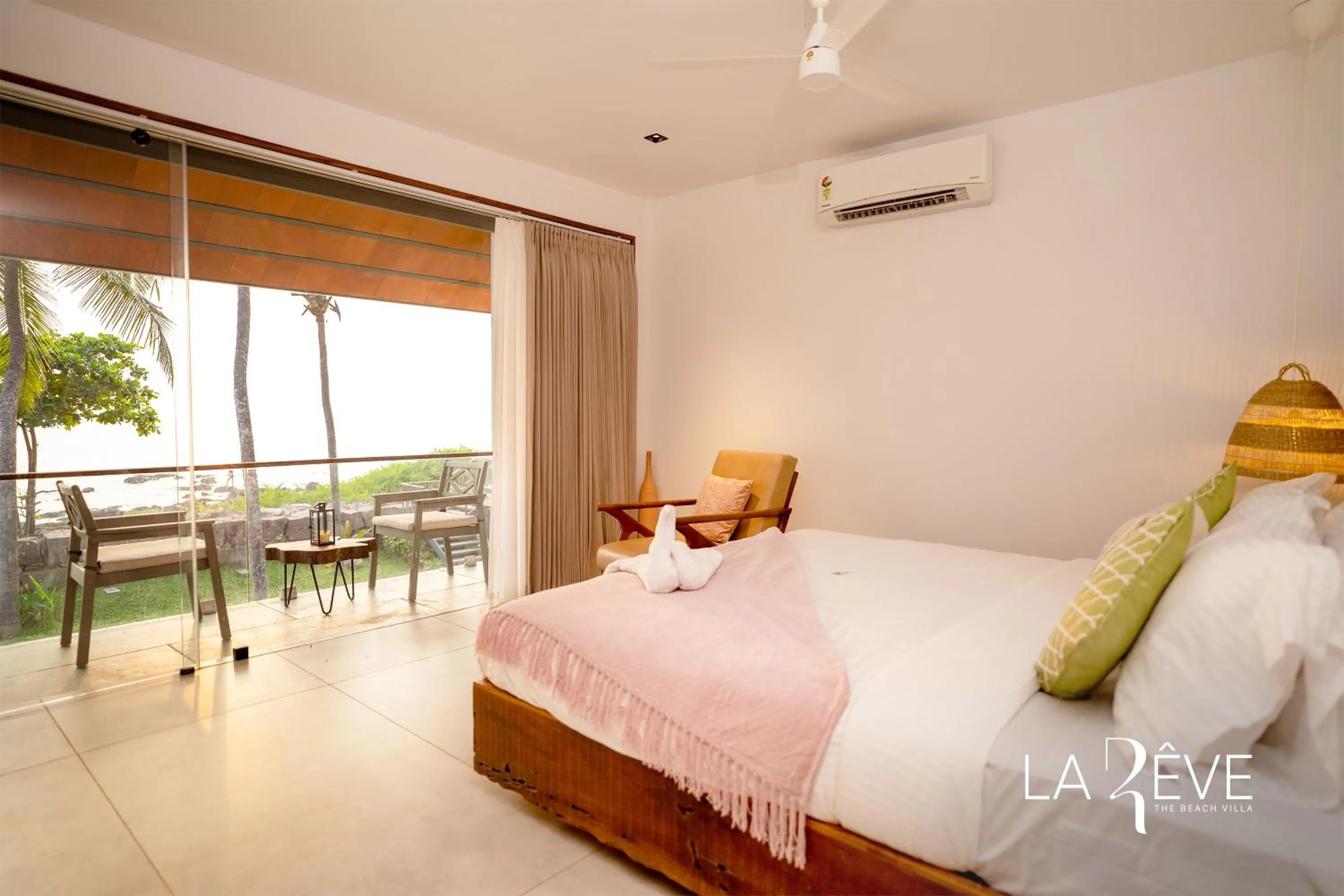 LA RÊVE The Beach Villa