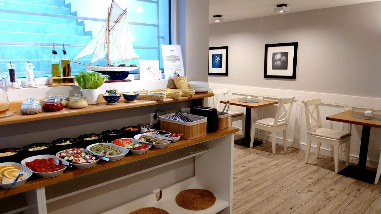 Food and drinks in Willa Długa No 4 Bed & Breakfast - Gdynia