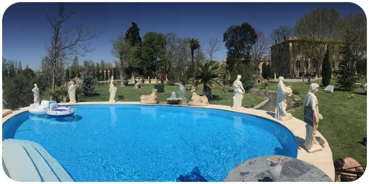 Property building in Château des Fontaines