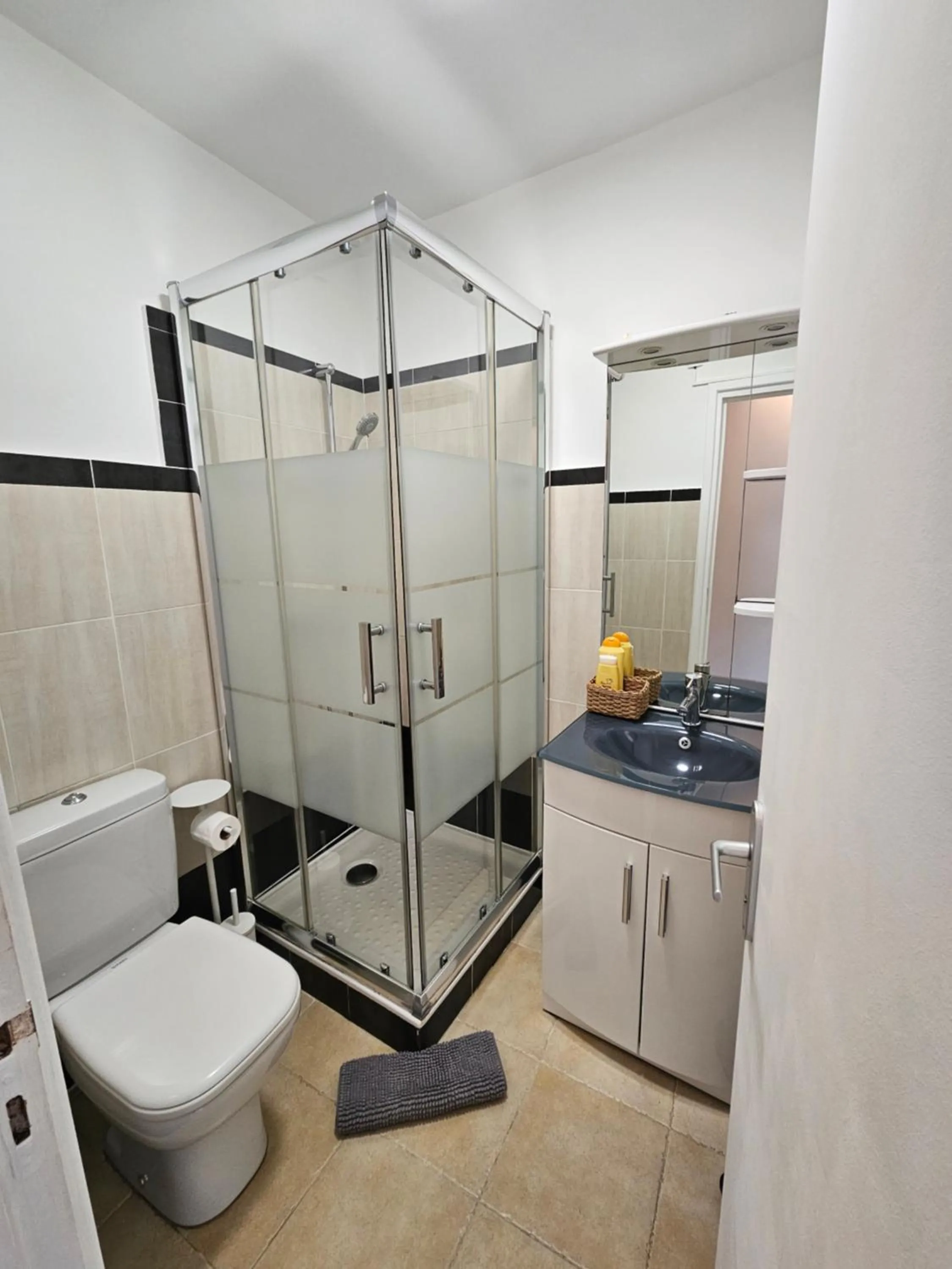 Bathroom in Chez Louis