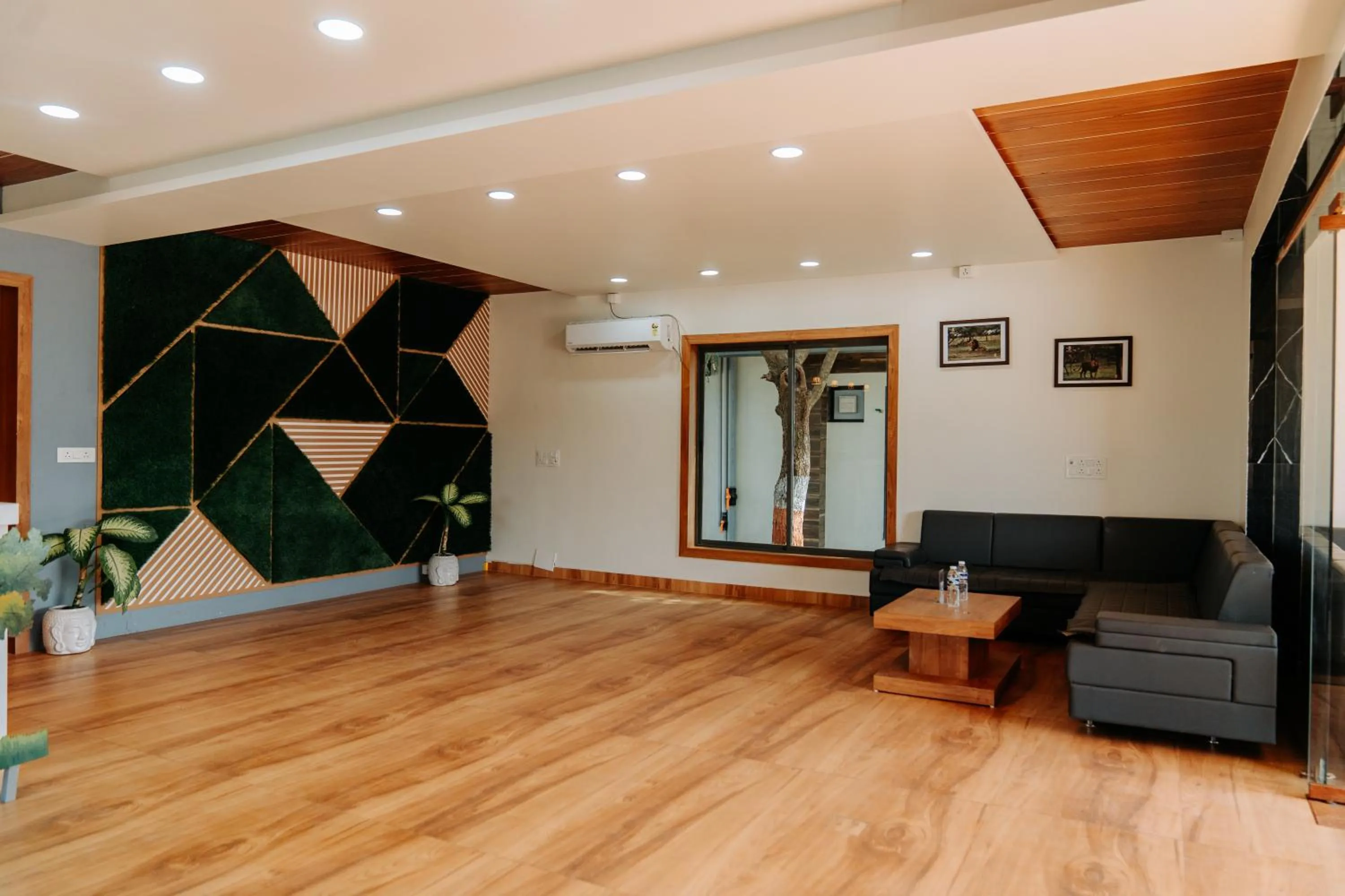 Lobby or reception in Daksh Eden Greenz -A Luxury Resort in Sasan Gir