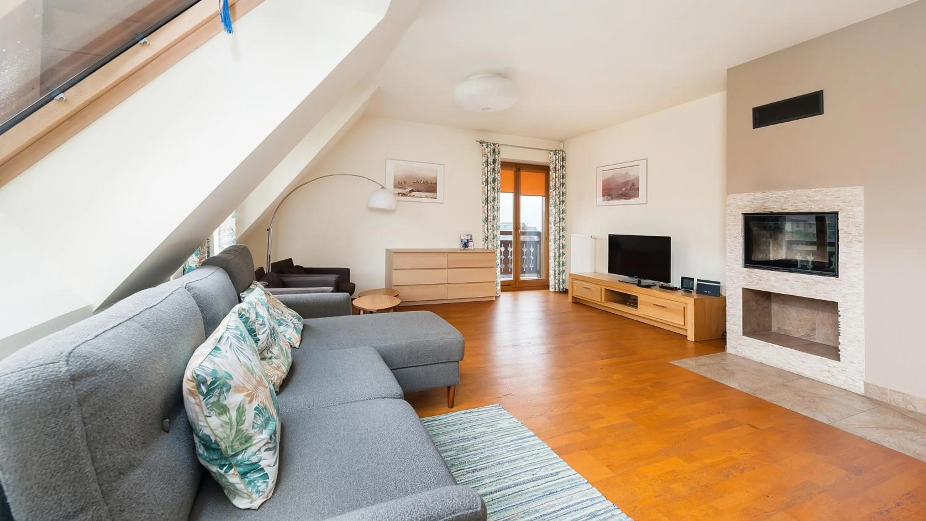 TV and multimedia in Apartamenty Lipki Park, Sun & Snow