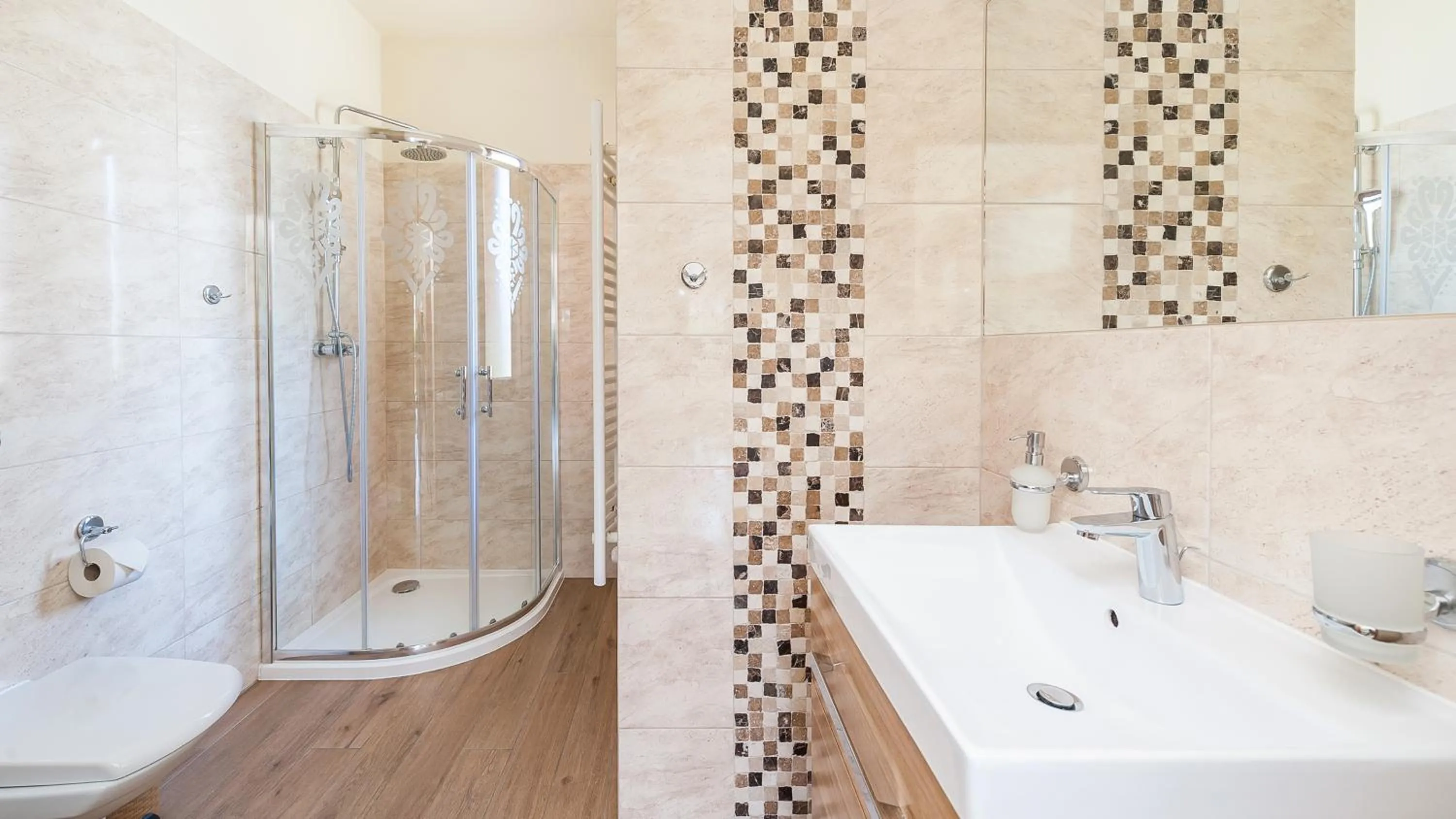 Shower in Apartamenty Lipki Park, Sun & Snow