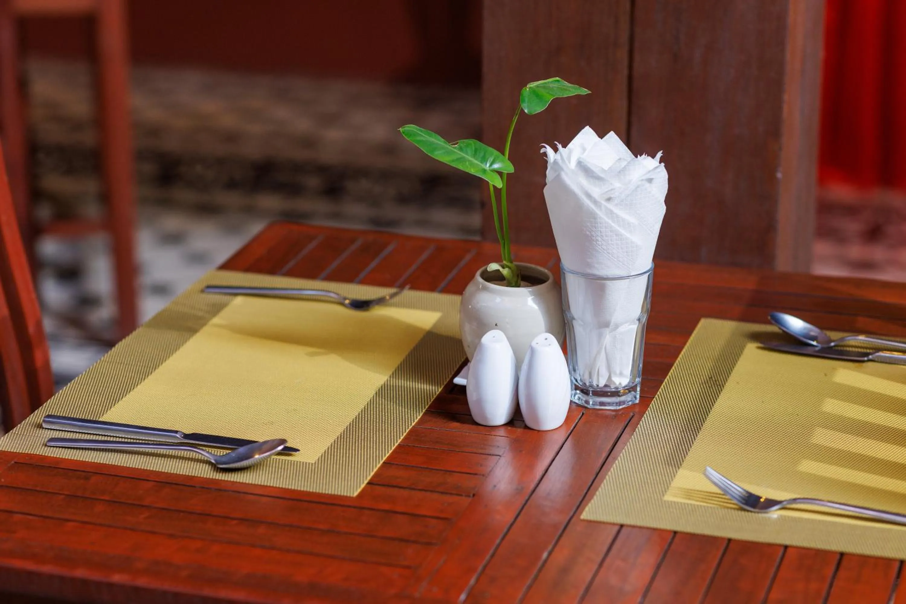 Restaurant/places to eat in RESIDENCE 1960