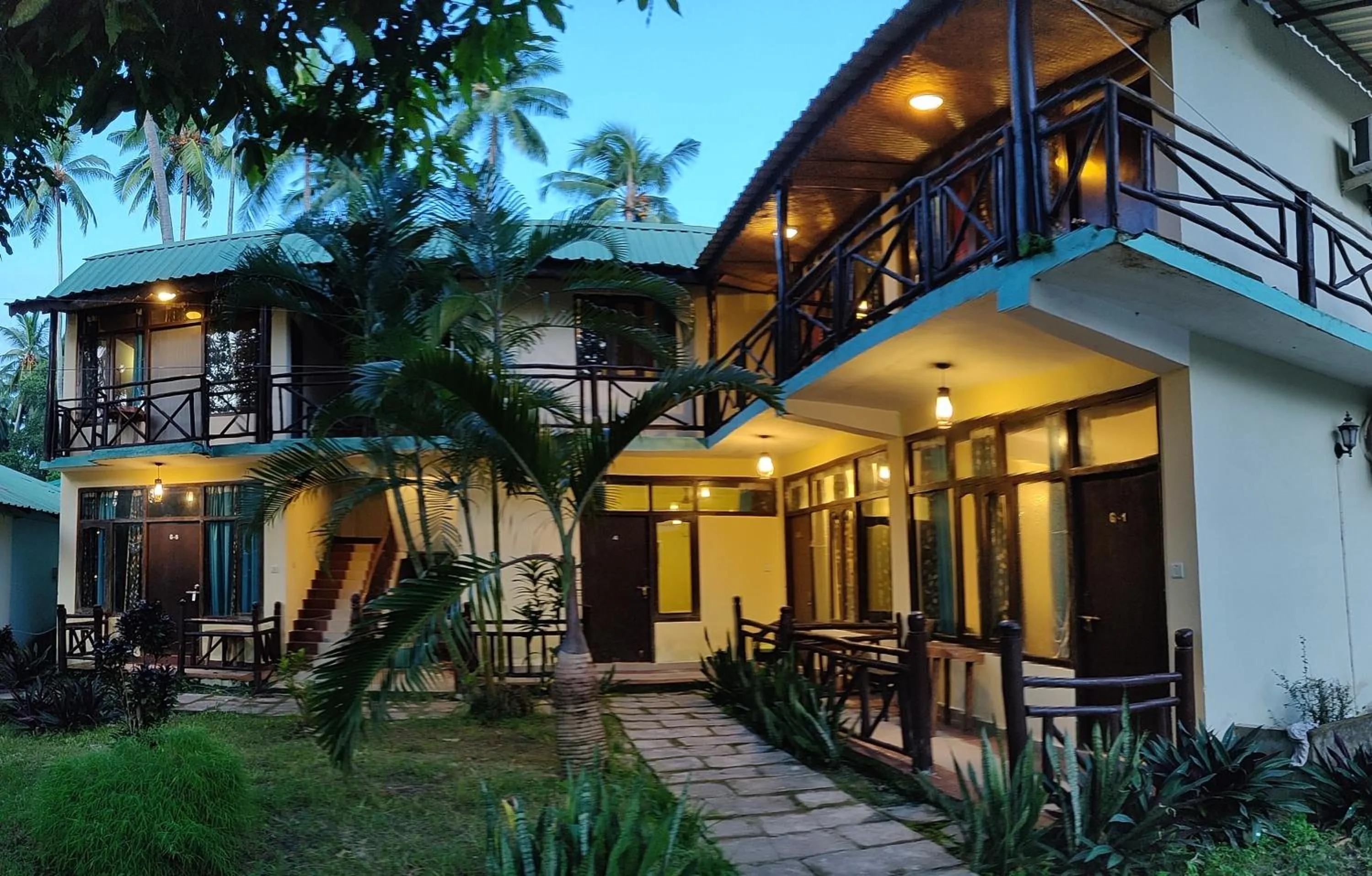 Property building in Ocean Pearl Beach Resort