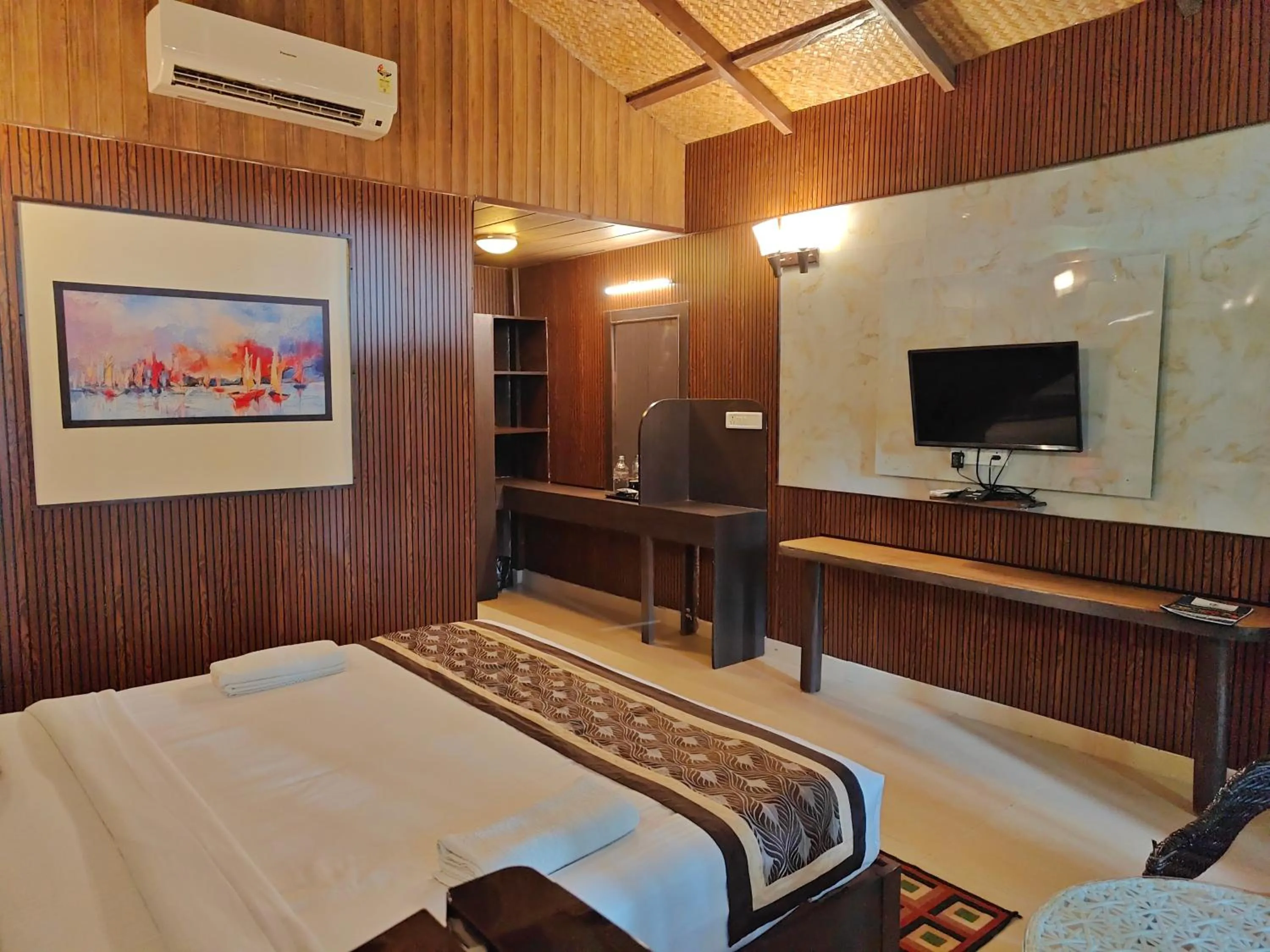 Photo of the whole room in Ocean Pearl Beach Resort