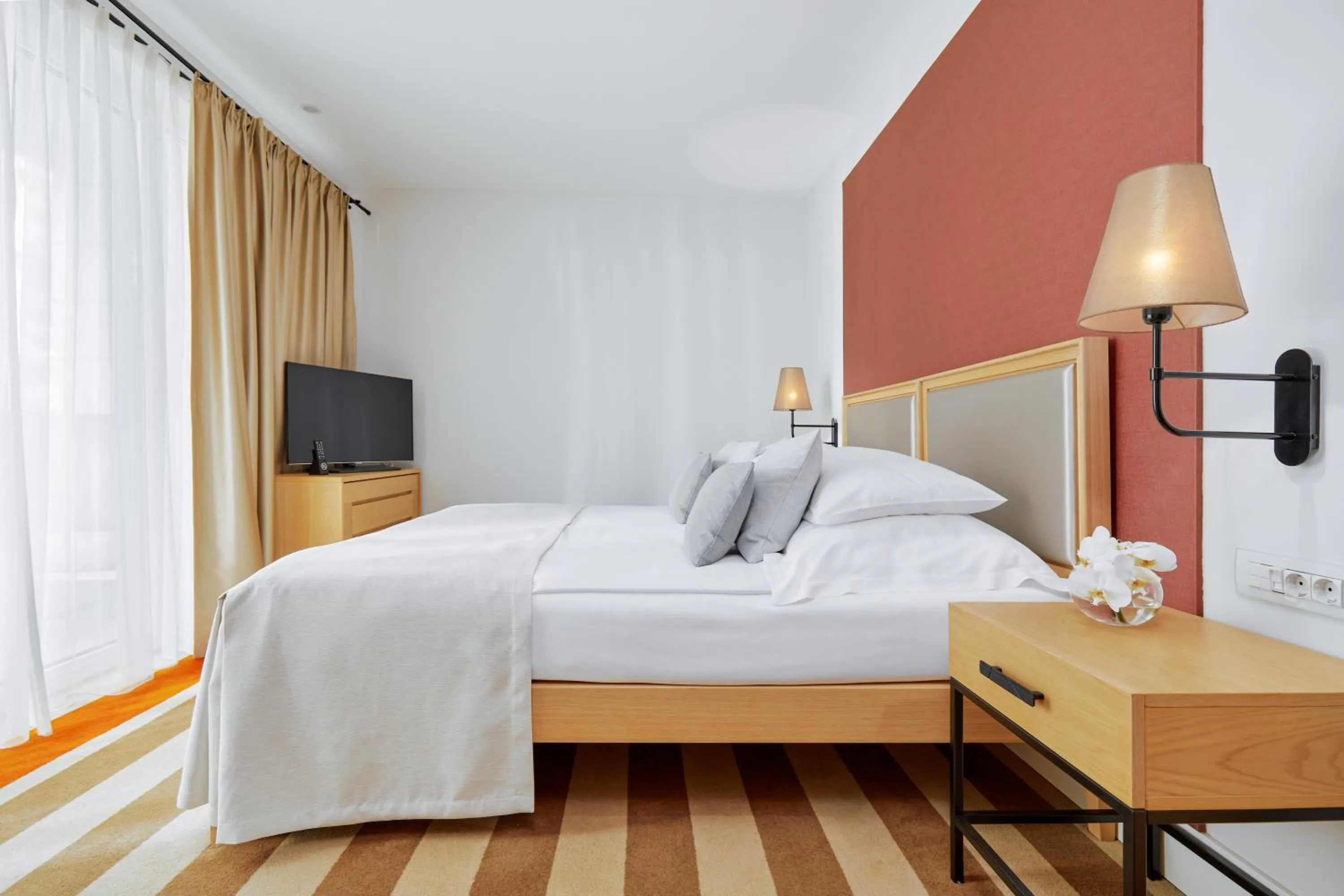 Text overlay in Hotel Budva