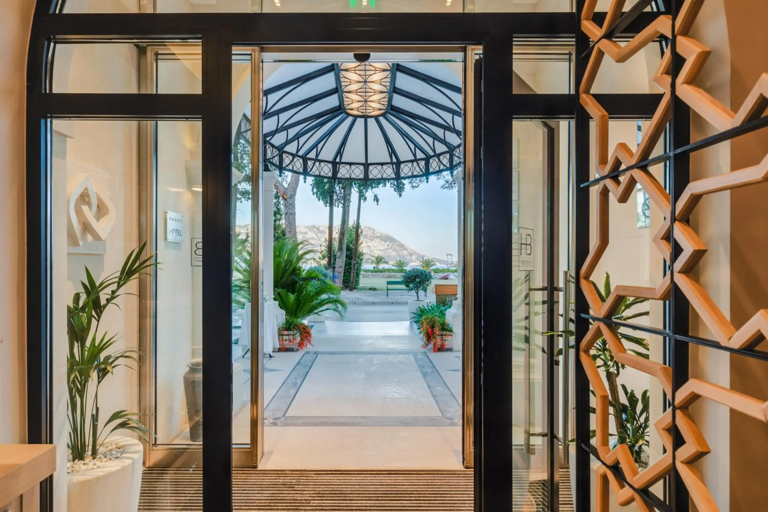 Restaurant/places to eat in Hotel Budva Restaurant/places to eat in Hotel Budva