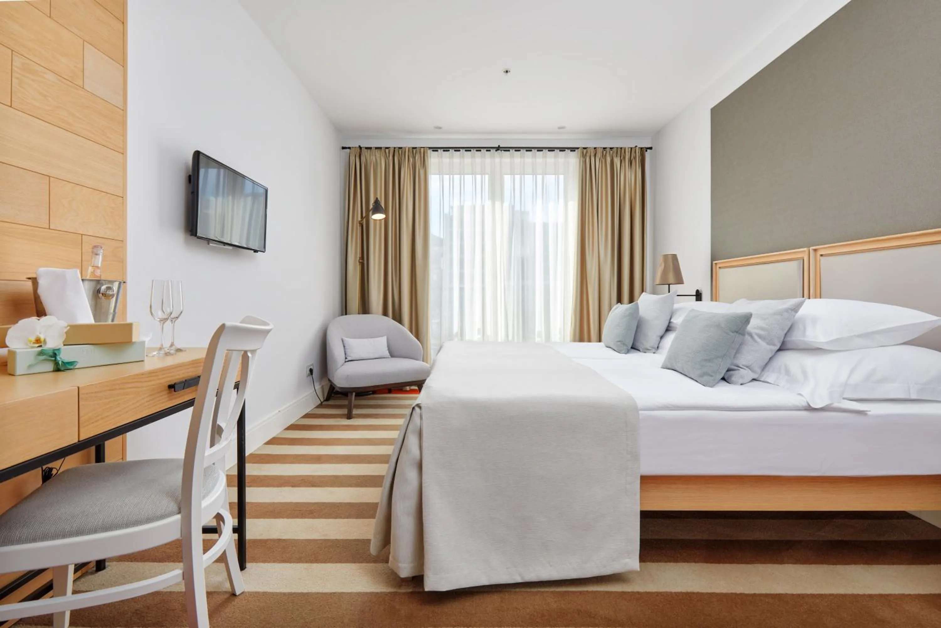 Text overlay in Hotel Budva