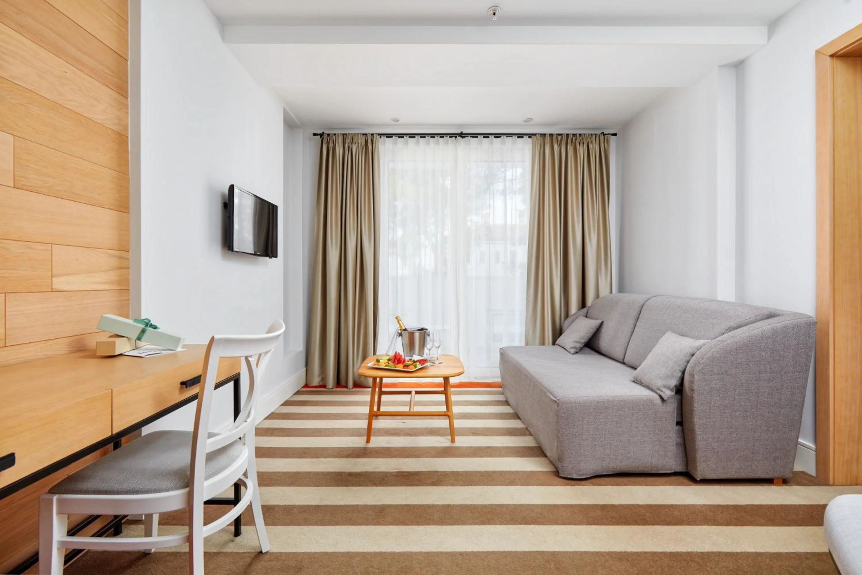 Text overlay in Hotel Budva