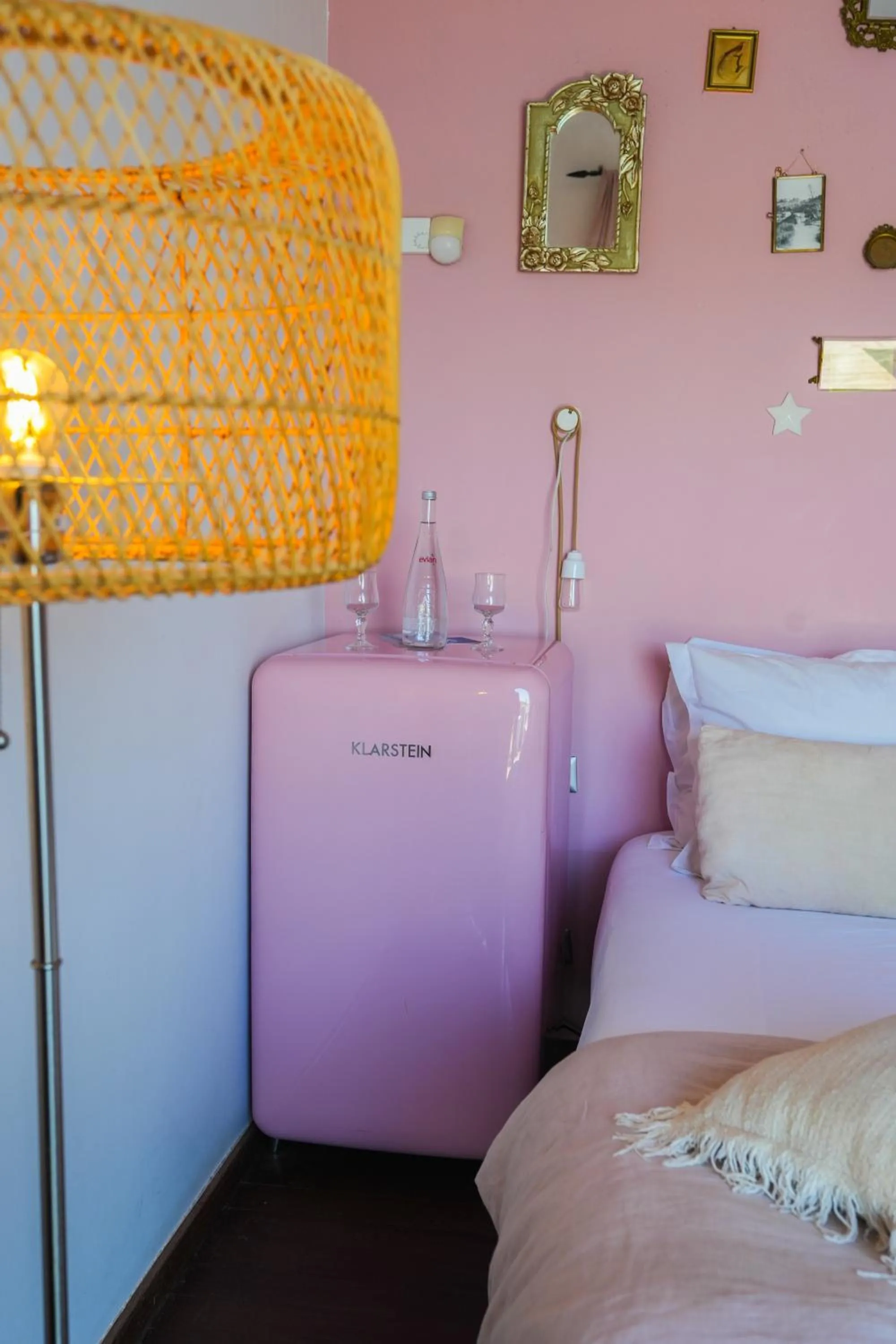 Property building, Bed in O Petit Monde