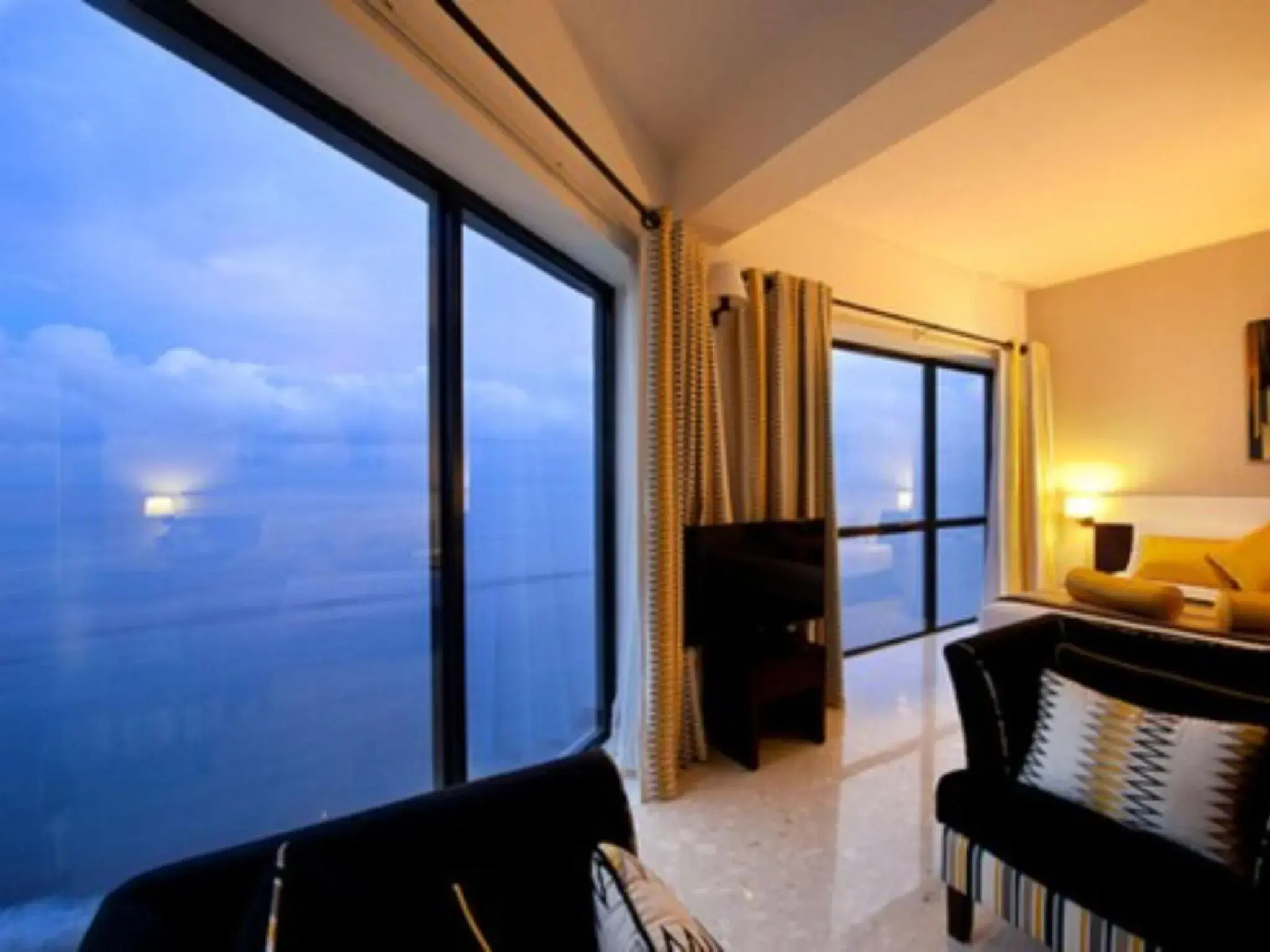 Sea view in The Ocean Colombo - Guaranteed Sea View Rooms Sea view in The Ocean Colombo - Guaranteed Sea View Rooms