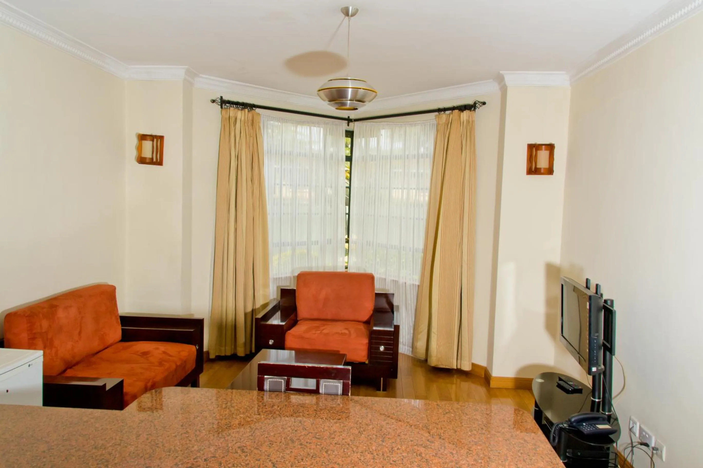 TV and multimedia in Natural Oak Apartments