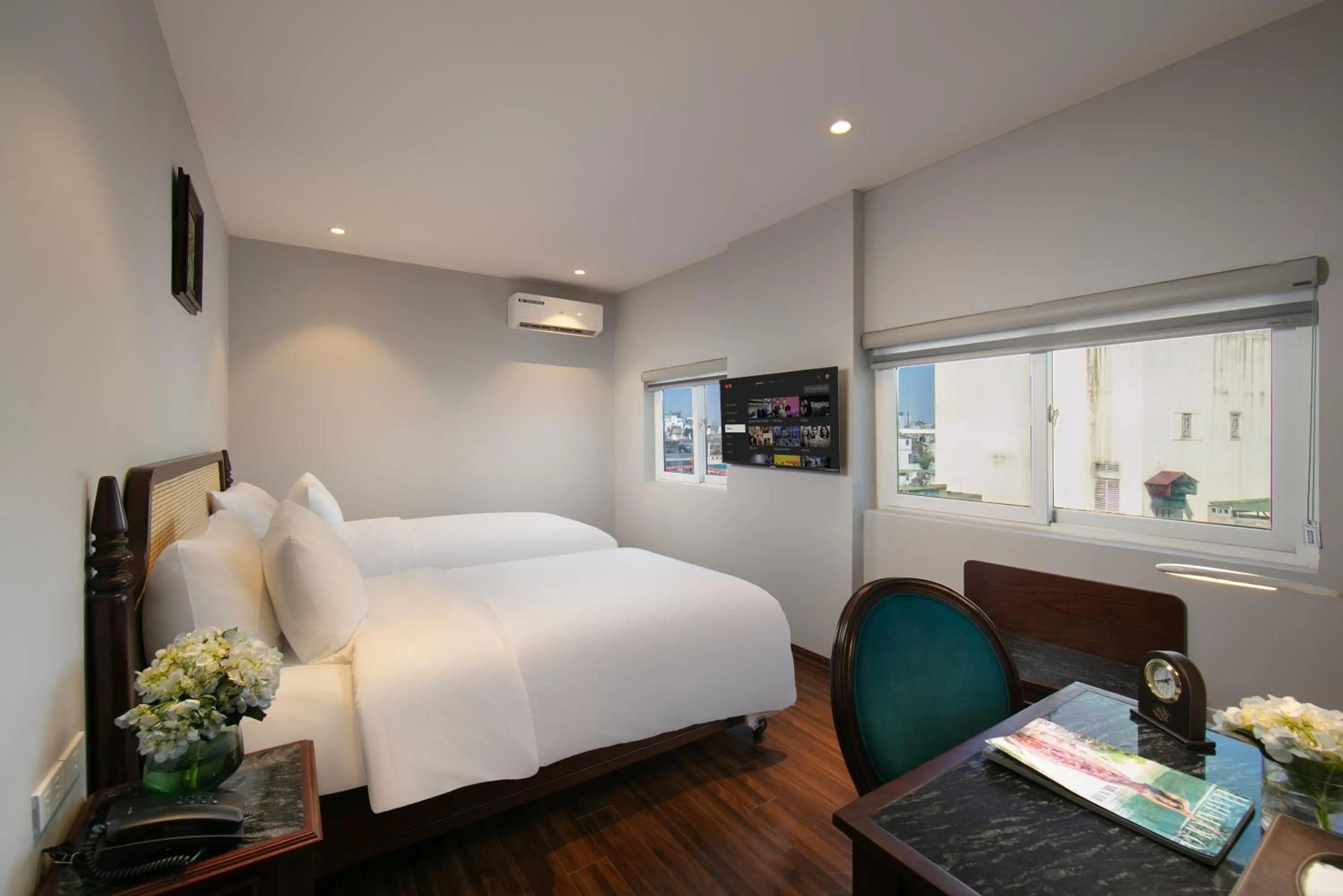 Photo of the whole room, Bed in Serene Central Hotel