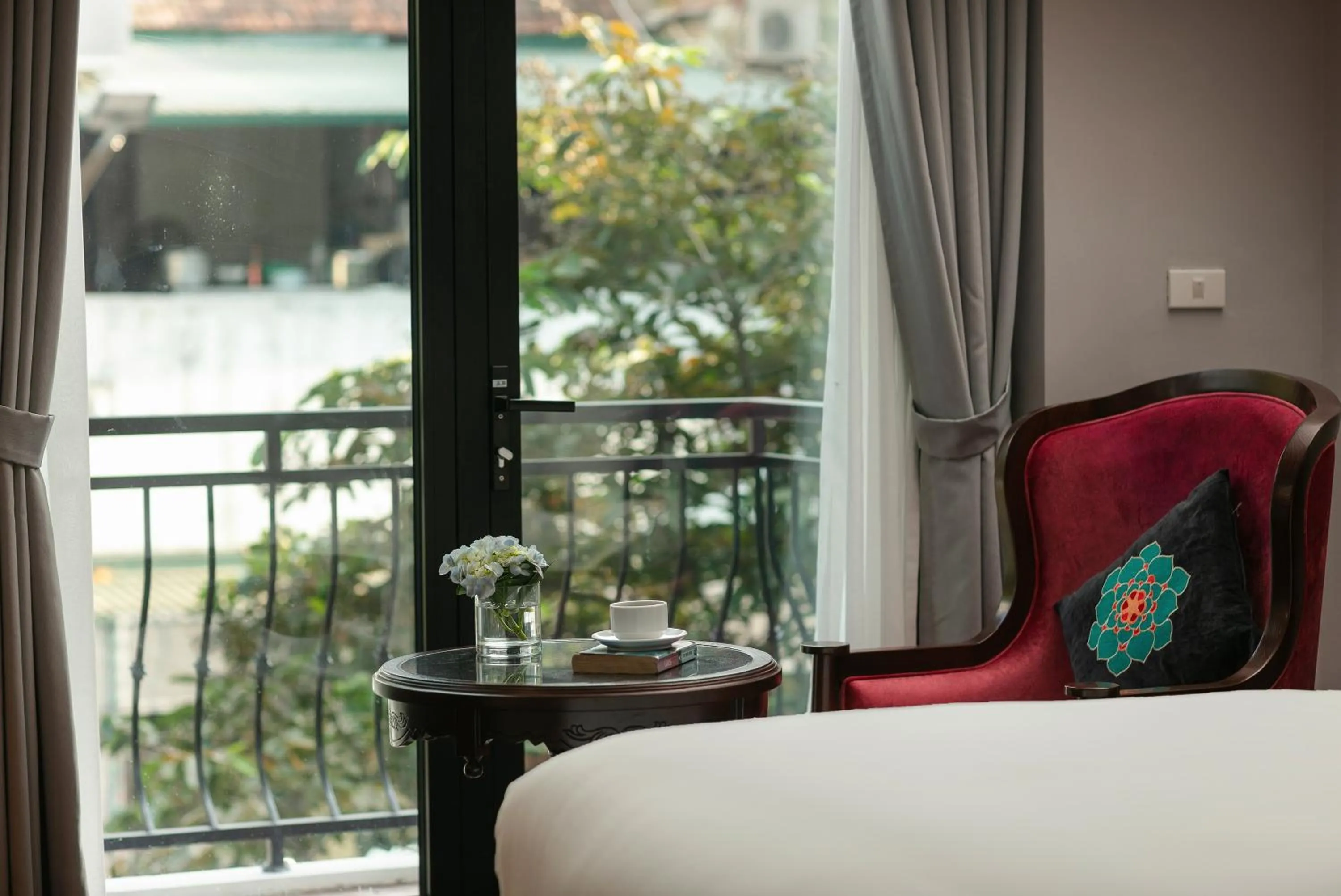 Bedroom, Bed in Serene Central Hotel