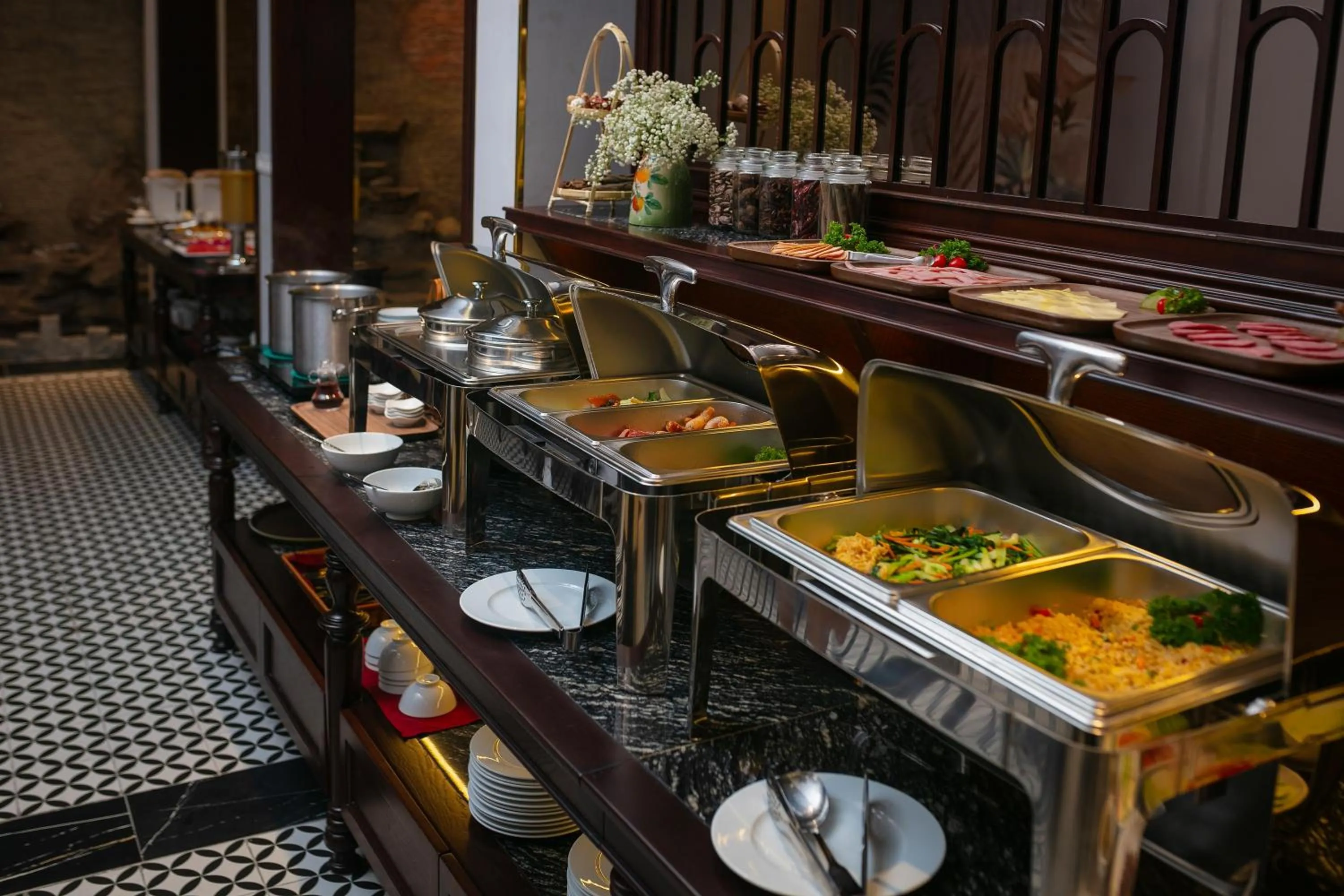 Buffet breakfast in Serene Central Hotel