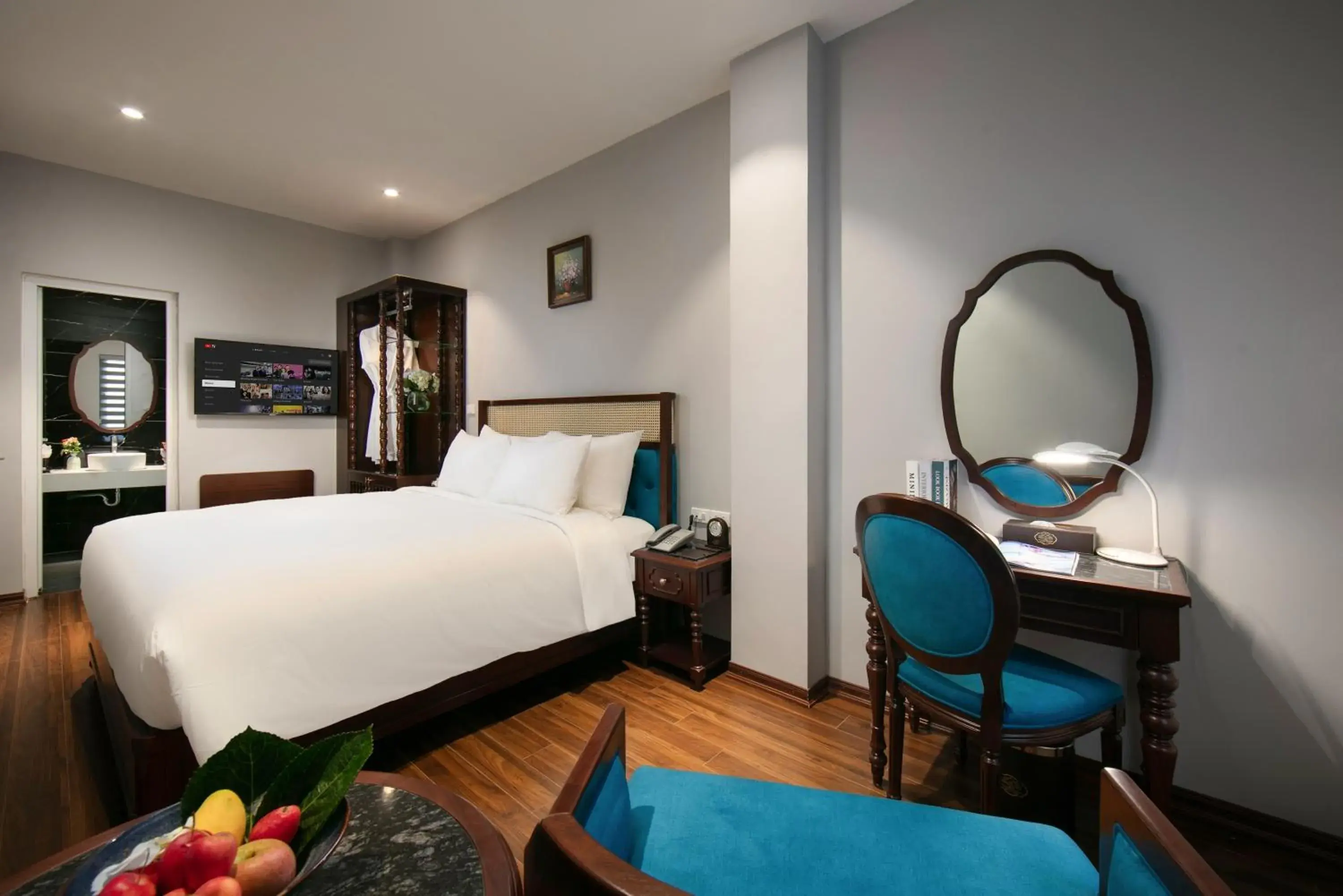 Bedroom, Bed in Serene Central Hotel Bedroom, Bed in Serene Central Hotel