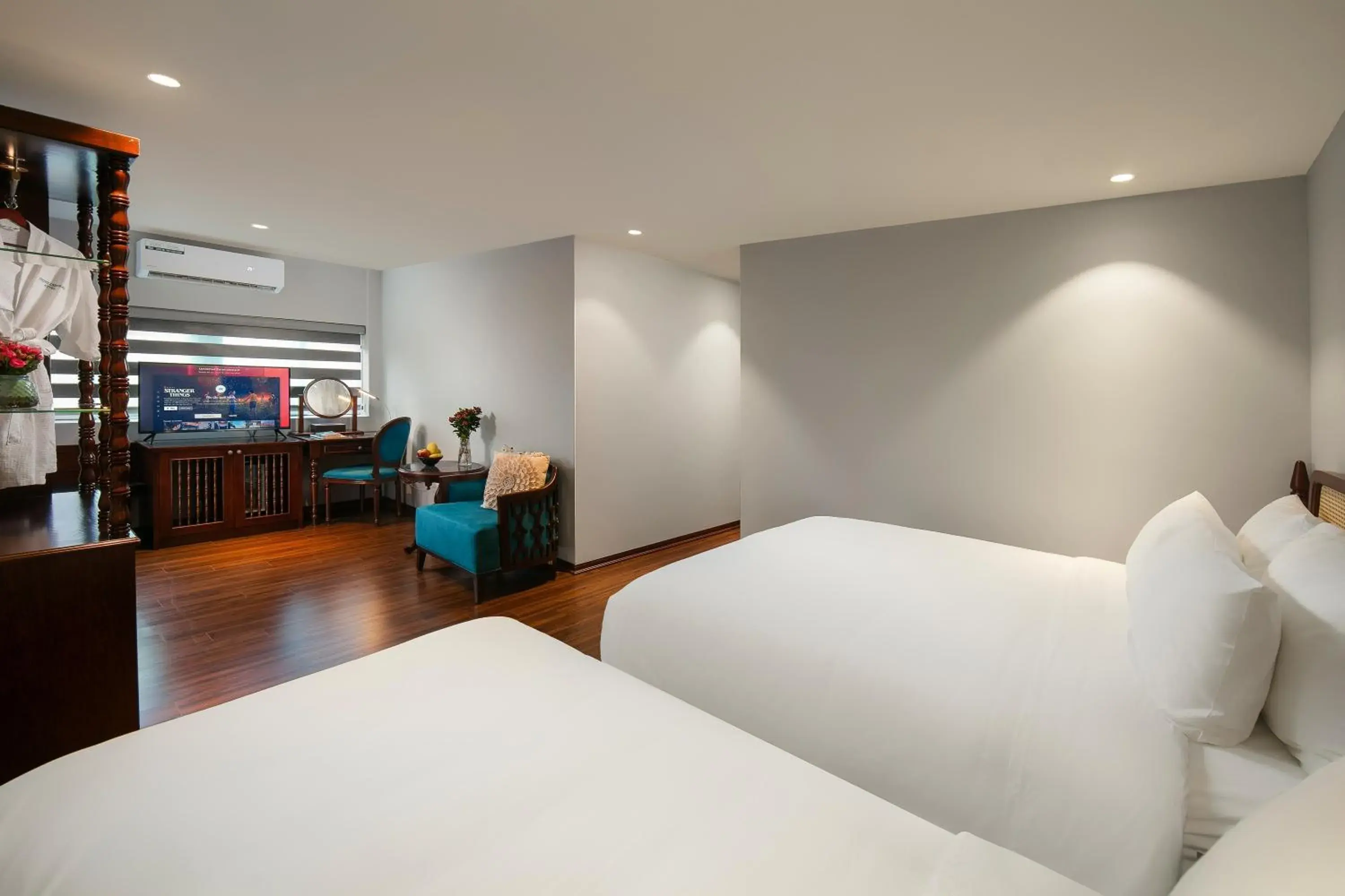 Triple Room with View in Serene Central Hotel Triple Room with View in Serene Central Hotel