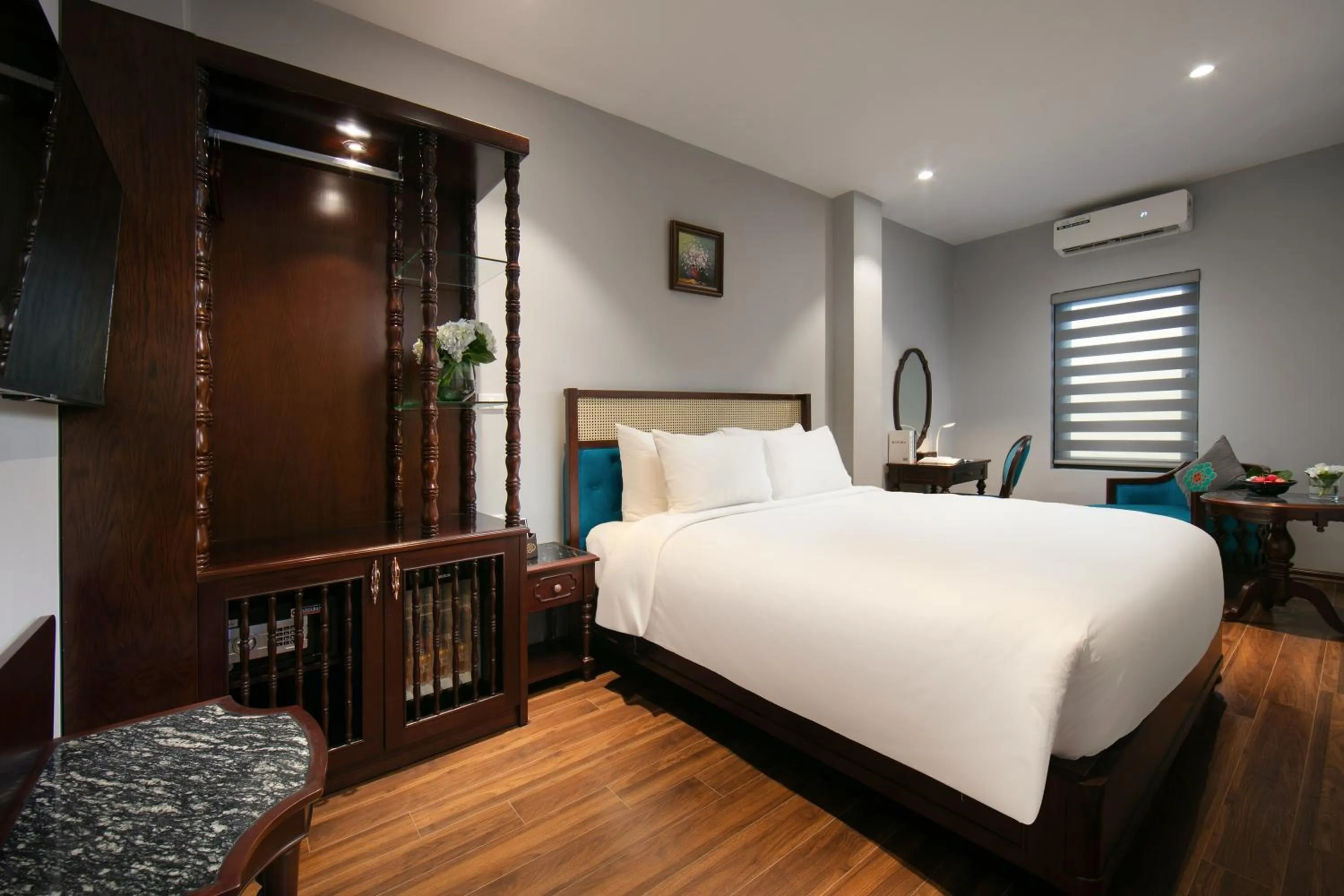 Bedroom, Bed in Serene Central Hotel