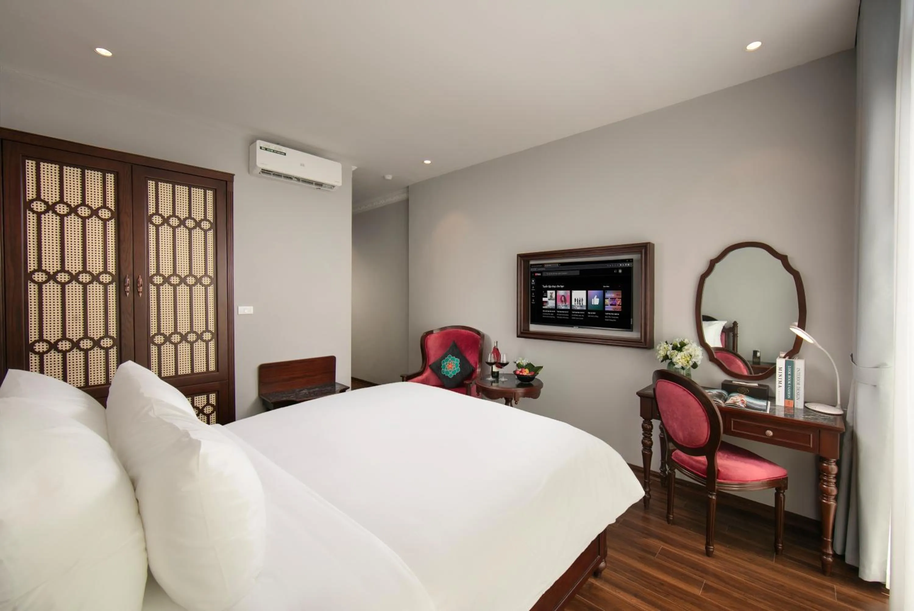 Bedroom, Bed in Serene Central Hotel