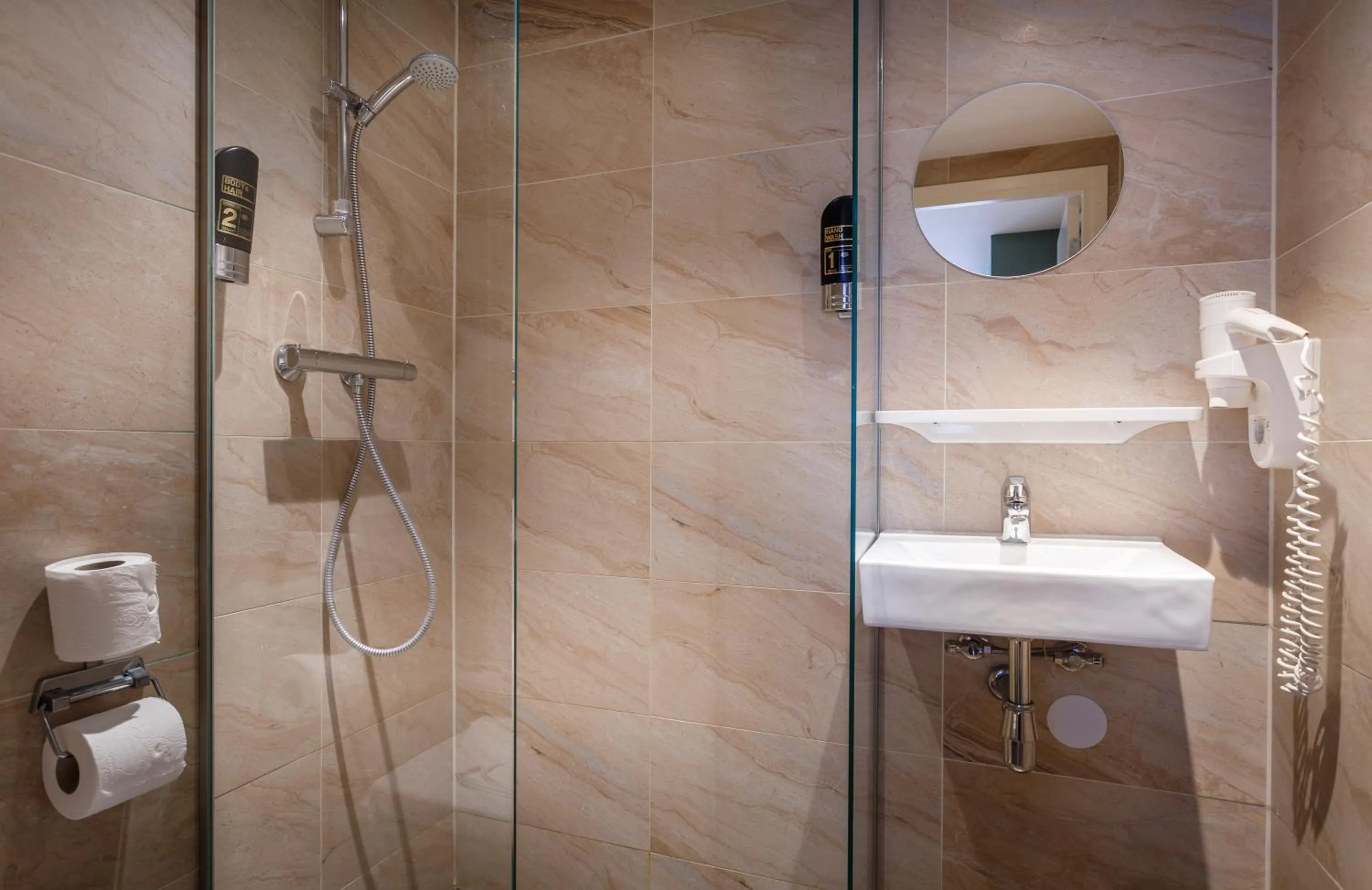 Shower in The Old Nickel Hotel