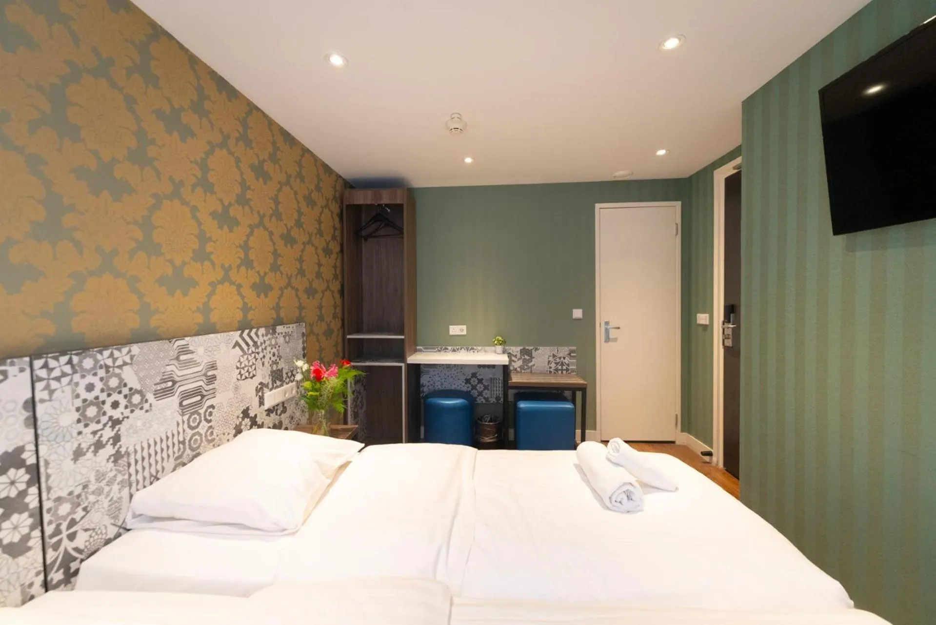 Bed in The Old Nickel Hotel