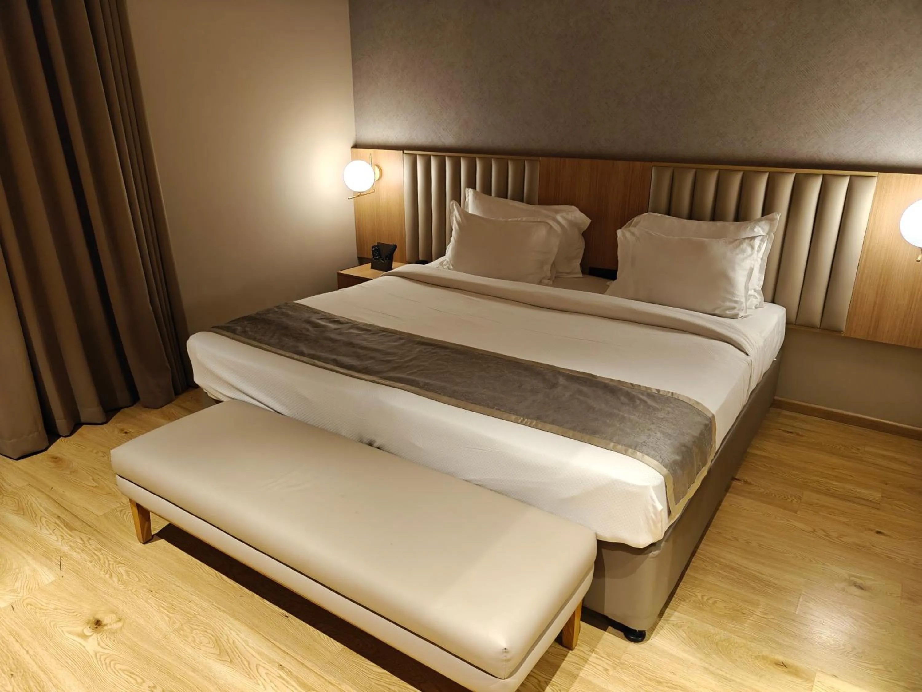 Bed in Treat Hotel Nashik City Center