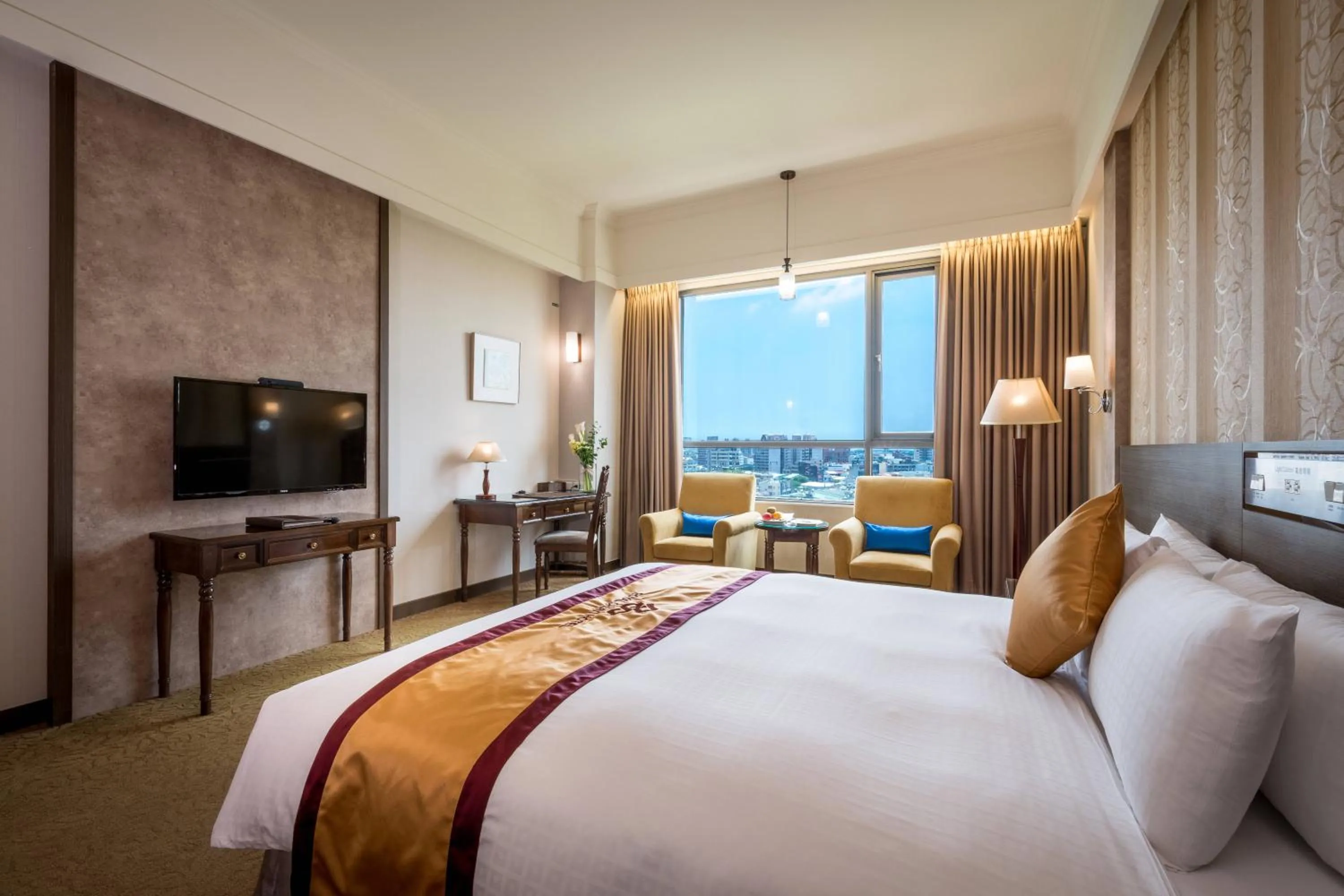 Bed in Royal Chiayi Hotel