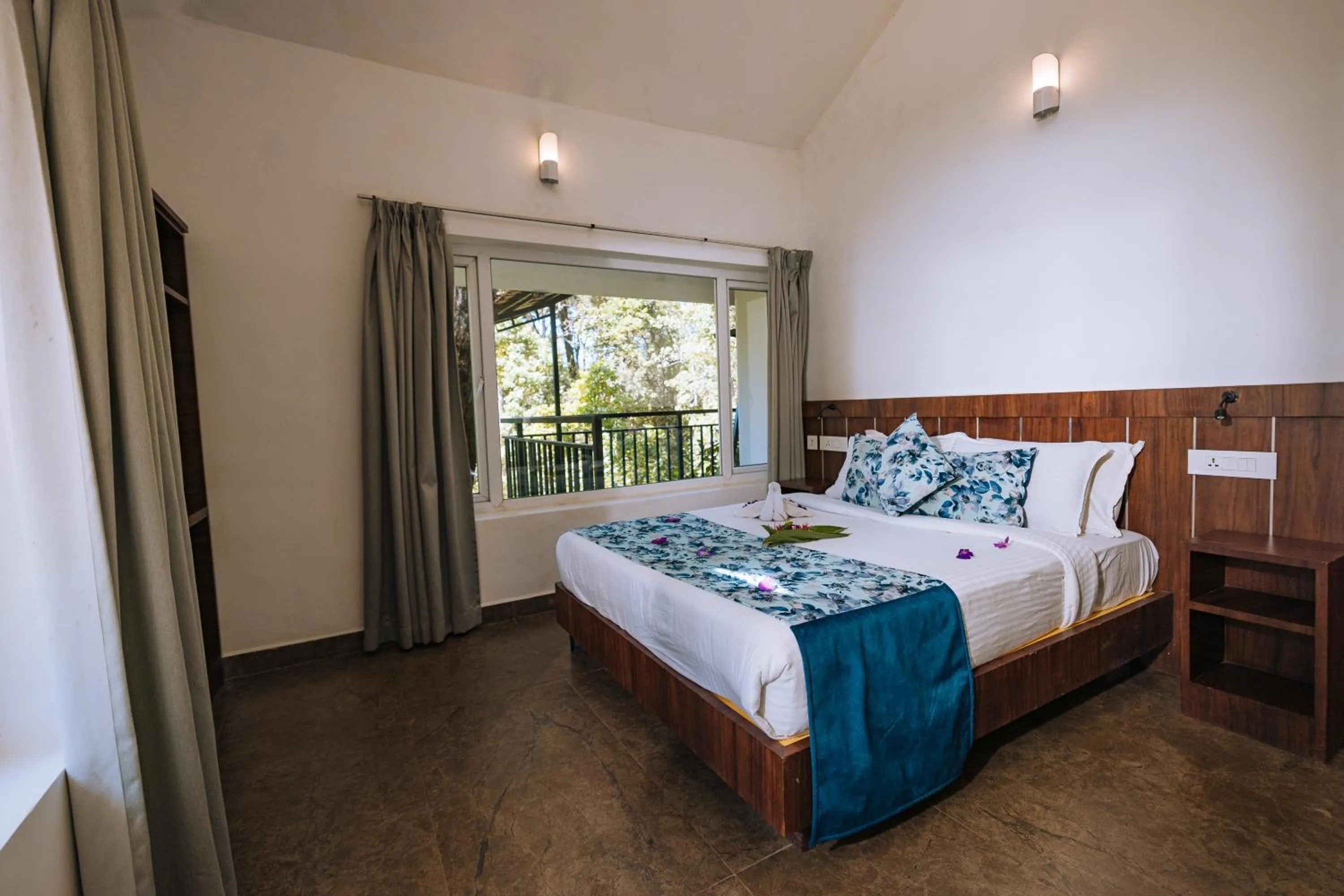 Bedroom, Bed in Elixir Woods Luxury Resort And Spa, Munnar