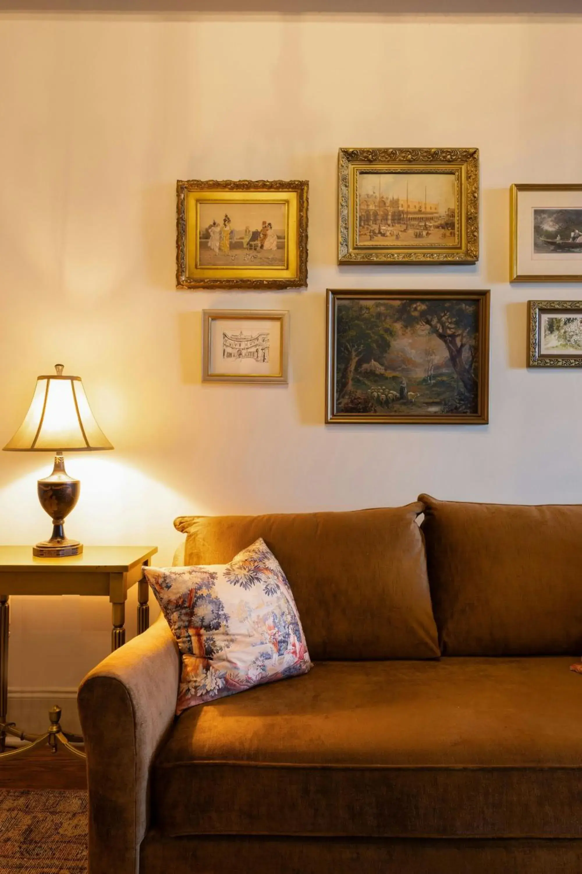 Queen Suite with City View in Hotel Cleo, Knoxville Downtown, a Tribute Portfolio Hotel Queen Suite with City View in Hotel Cleo, Knoxville Downtown, a Tribute Portfolio Hotel