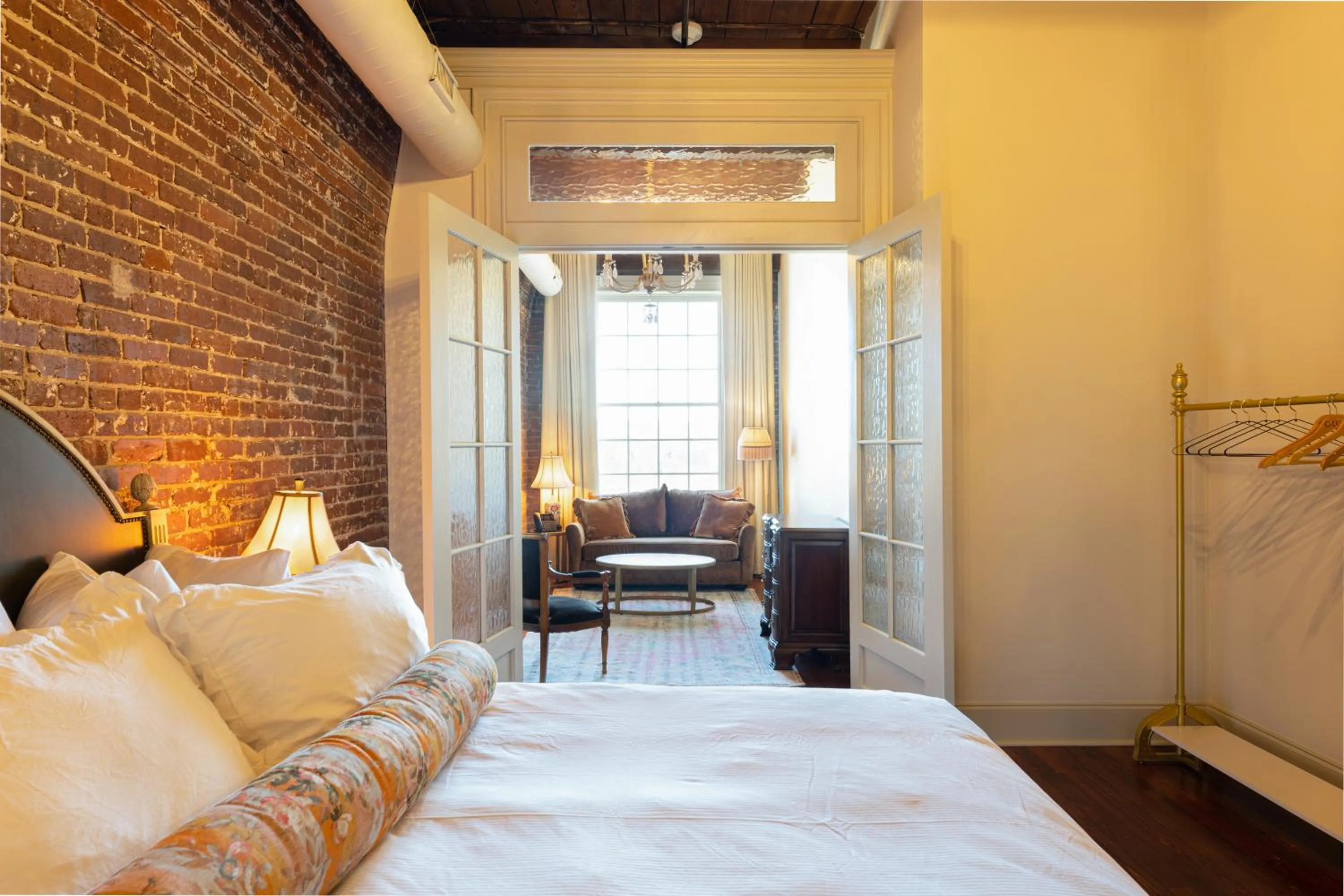 Bed in Hotel Cleo, Knoxville Downtown, a Tribute Portfolio Hotel