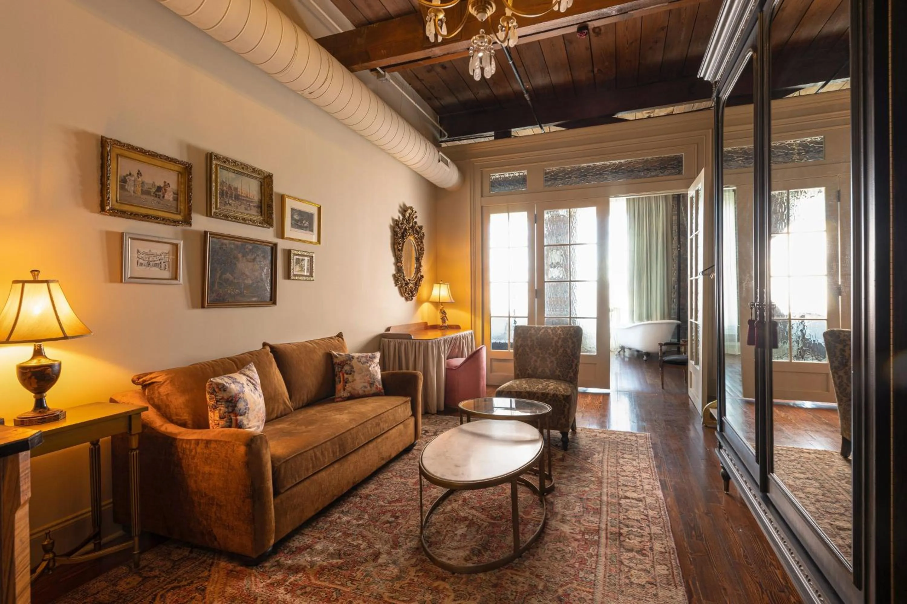 Living room in Hotel Cleo, Knoxville Downtown, a Tribute Portfolio Hotel