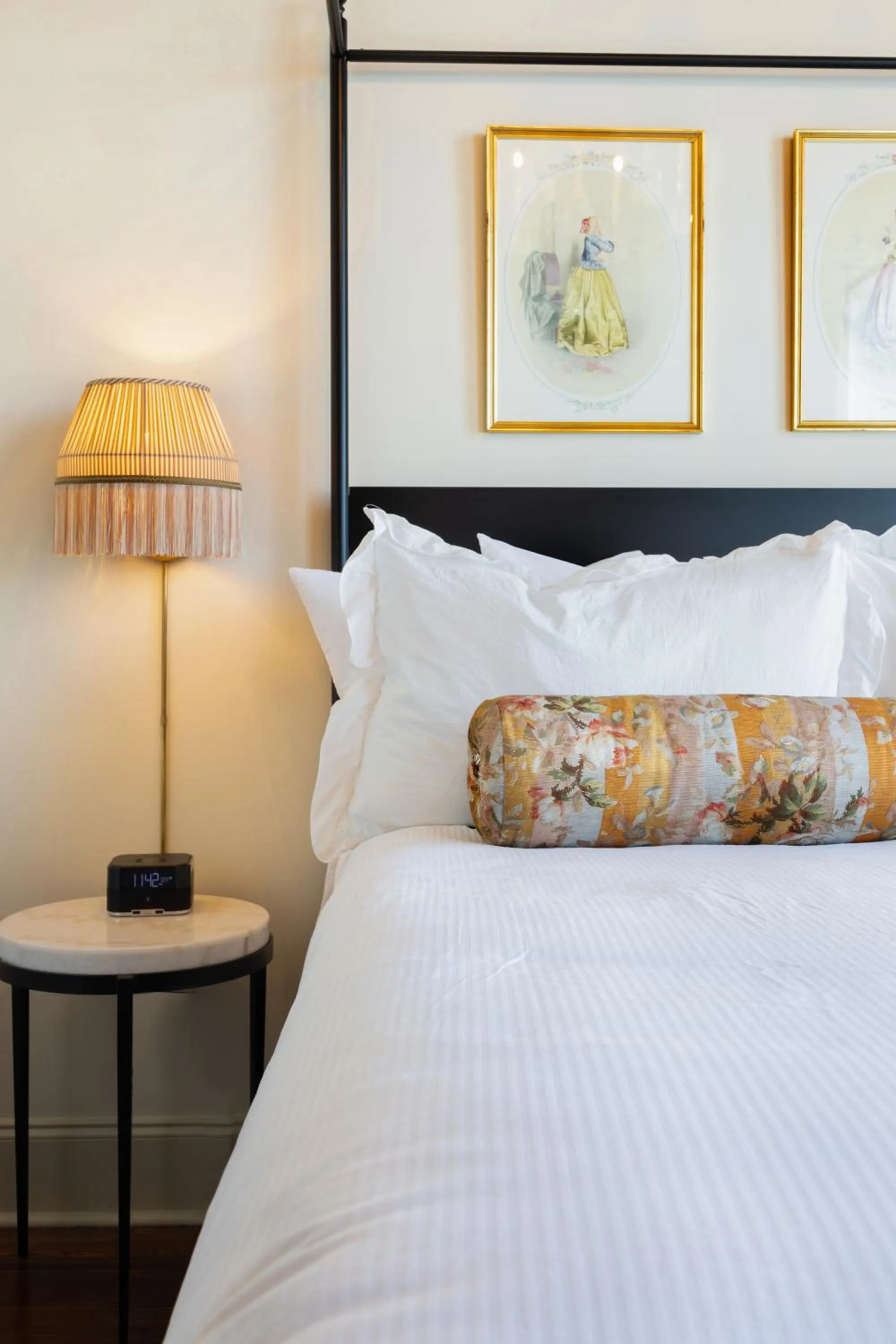 Bed in Hotel Cleo, Knoxville Downtown, a Tribute Portfolio Hotel