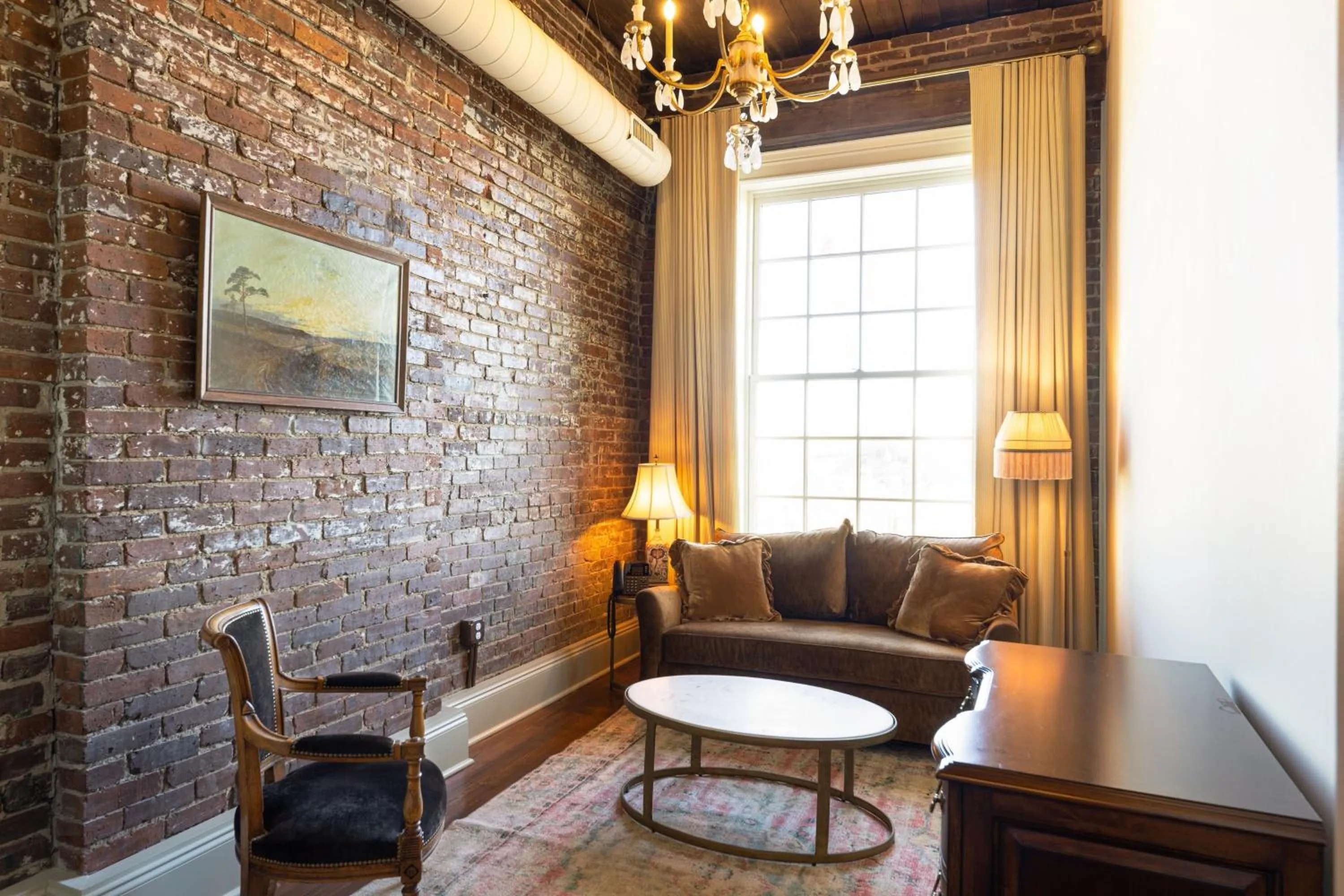 Living room in Hotel Cleo, Knoxville Downtown, a Tribute Portfolio Hotel