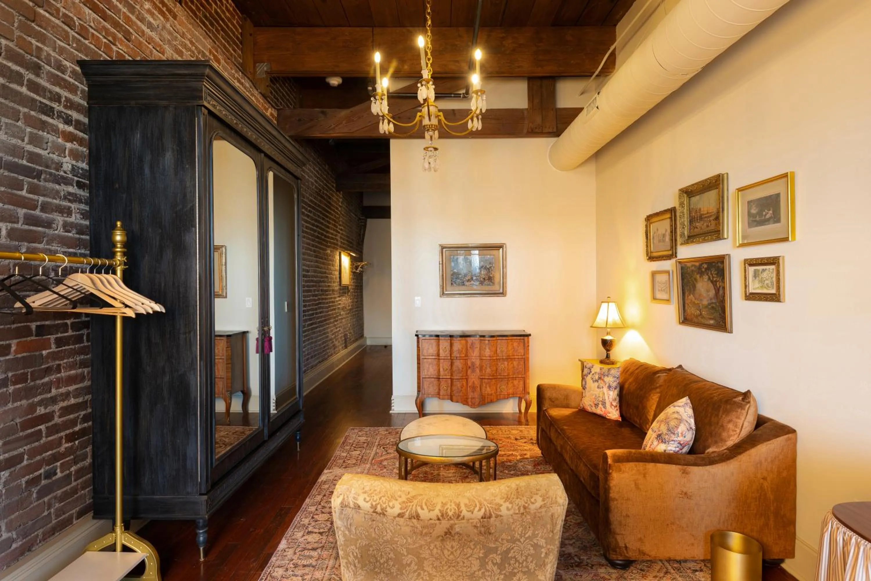 Hotel Cleo, Knoxville Downtown, a Tribute Portfolio Hotel