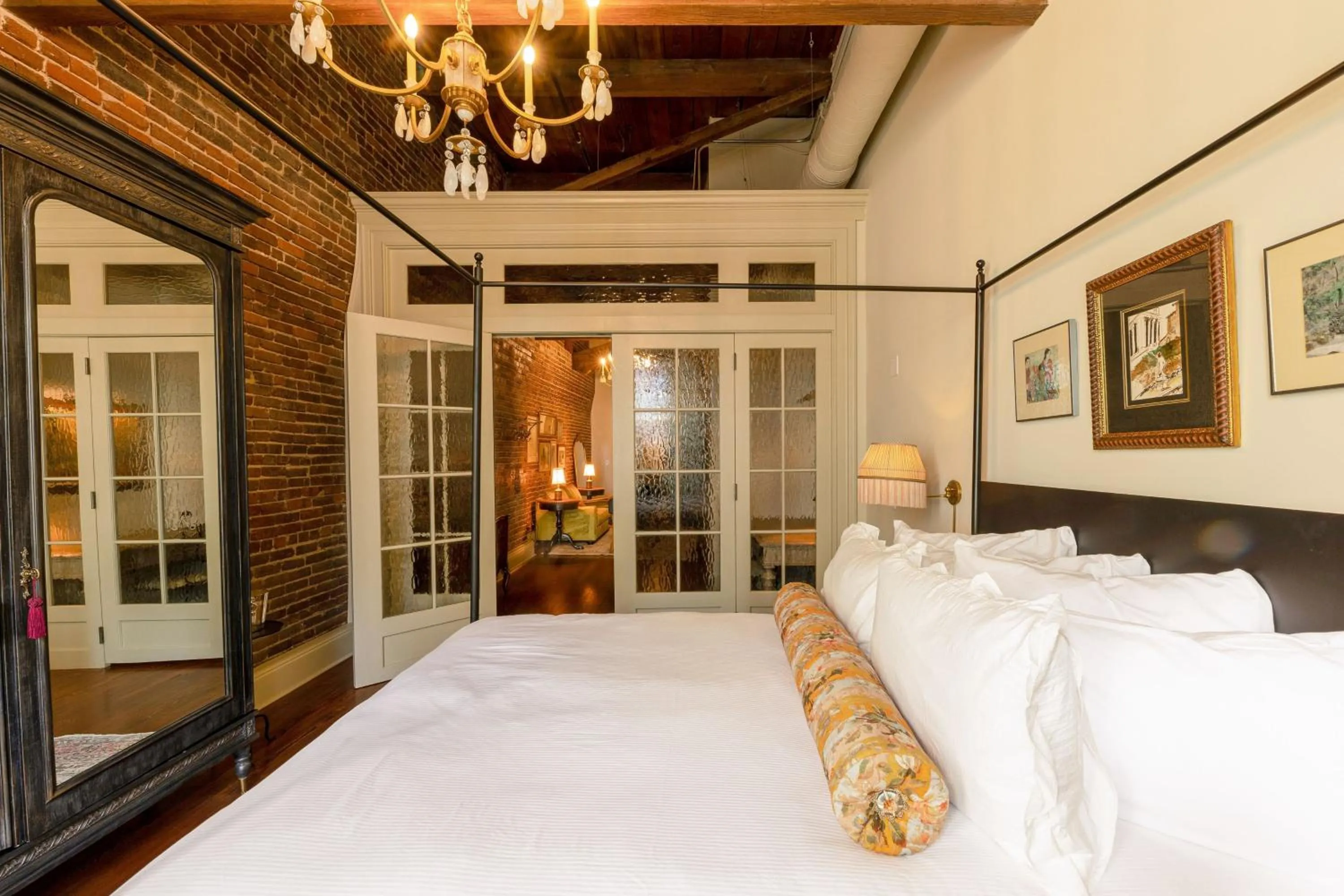 Bedroom, Bed in Hotel Cleo, Knoxville Downtown, a Tribute Portfolio Hotel