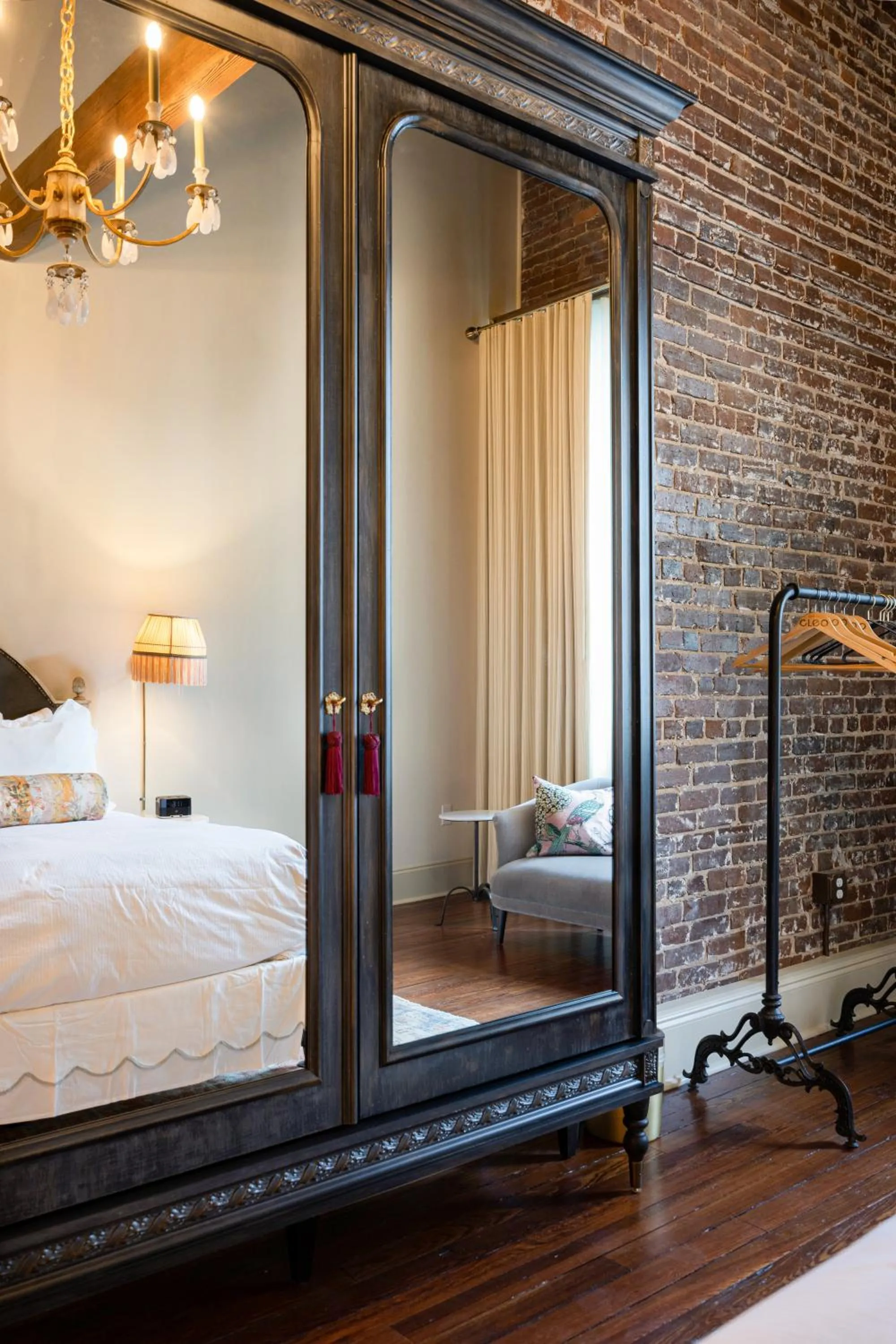 Bed in Hotel Cleo, Knoxville Downtown, a Tribute Portfolio Hotel