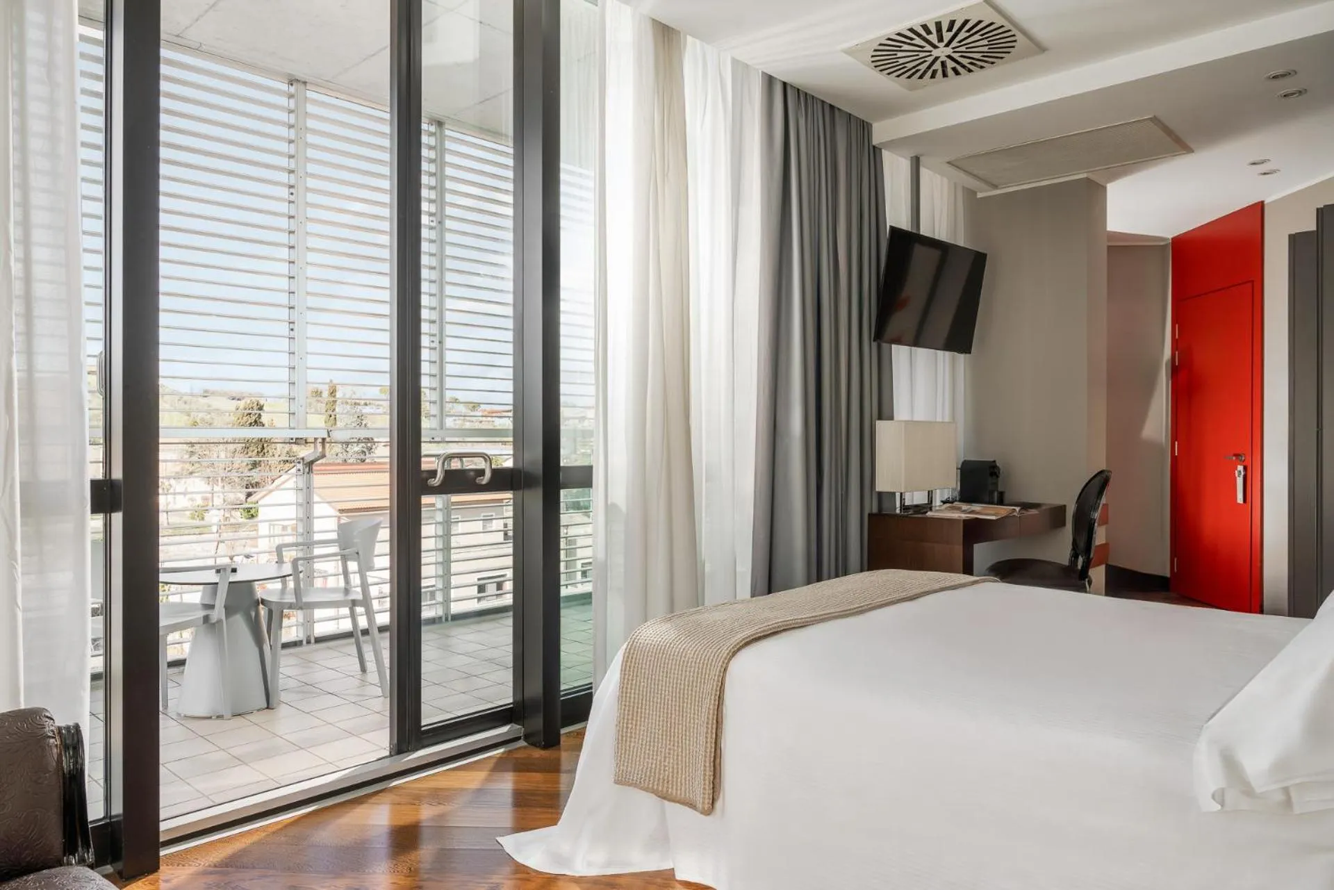 Balcony/Terrace, Bed in Welcome Hotel