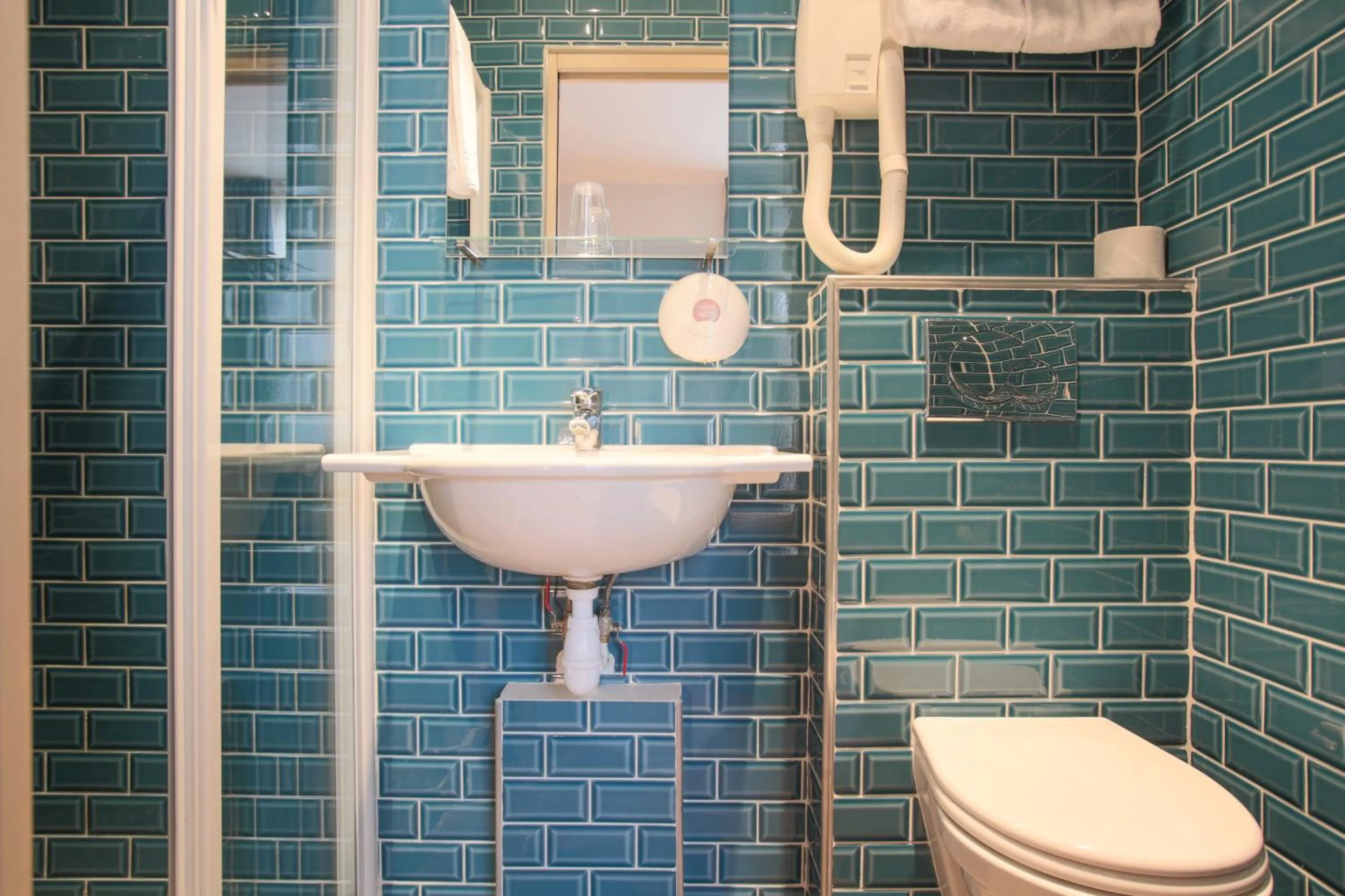Bathroom in Grand Hotel du Loiret