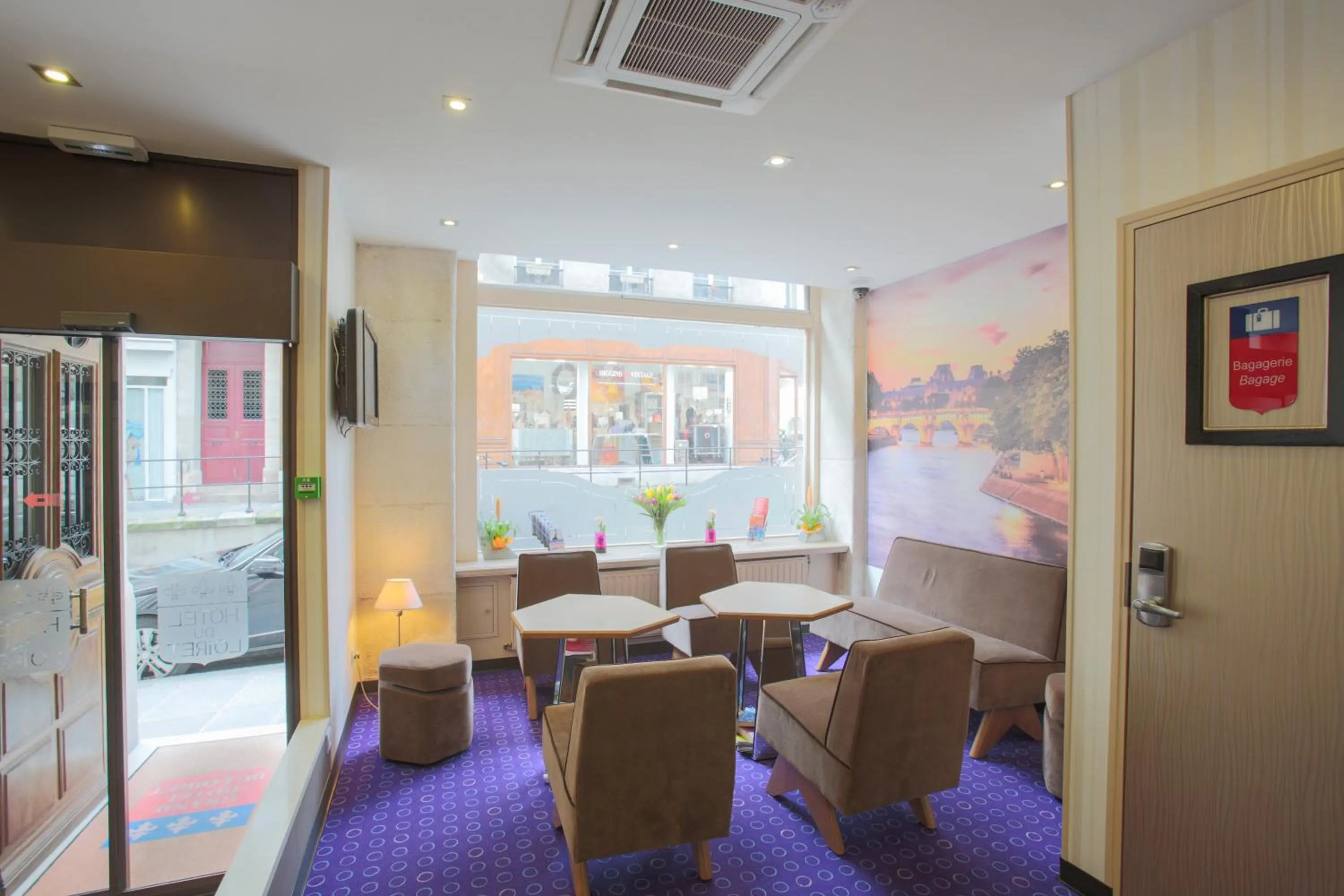 Lobby or reception in Grand Hotel du Loiret