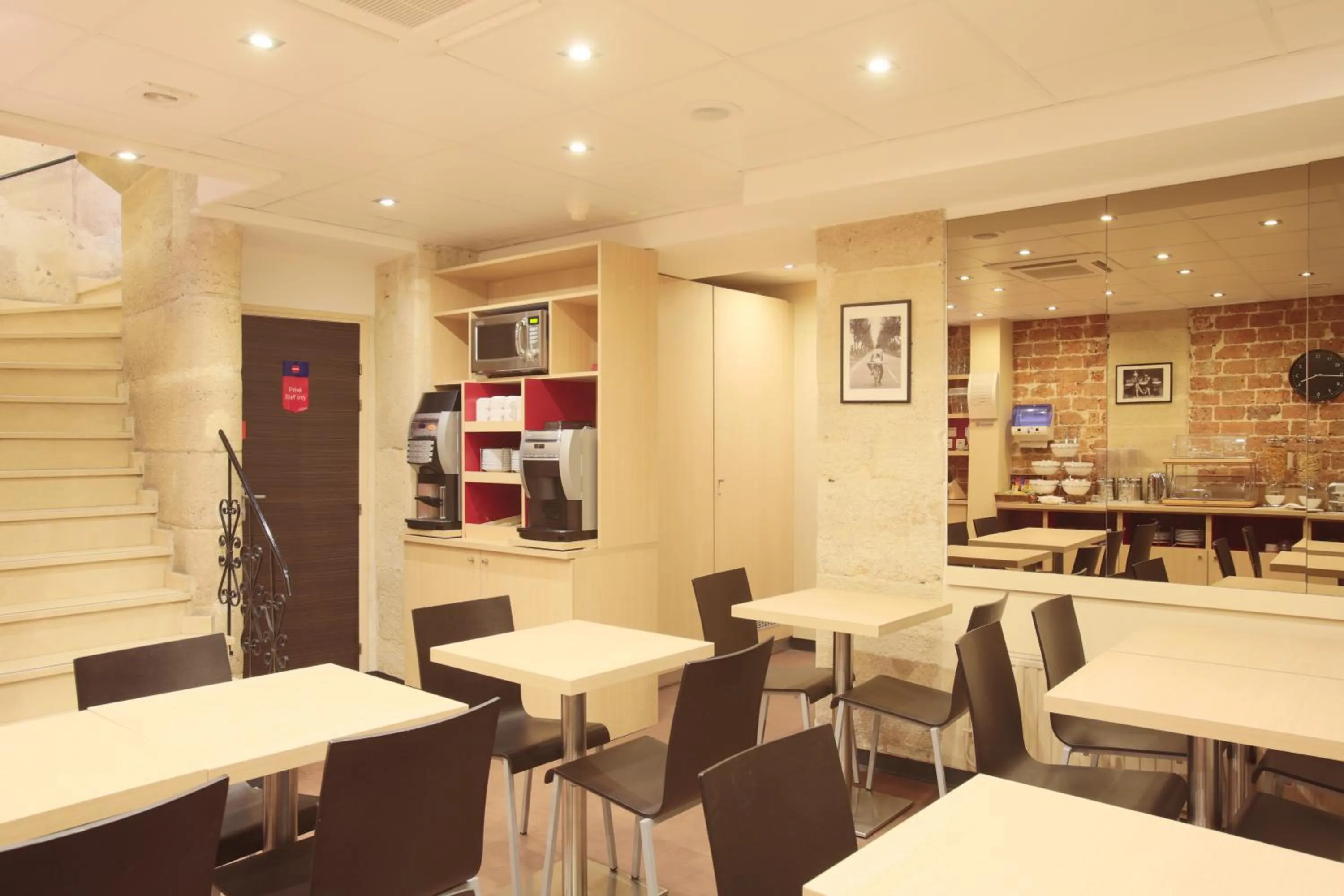 Restaurant/places to eat in Grand Hotel du Loiret