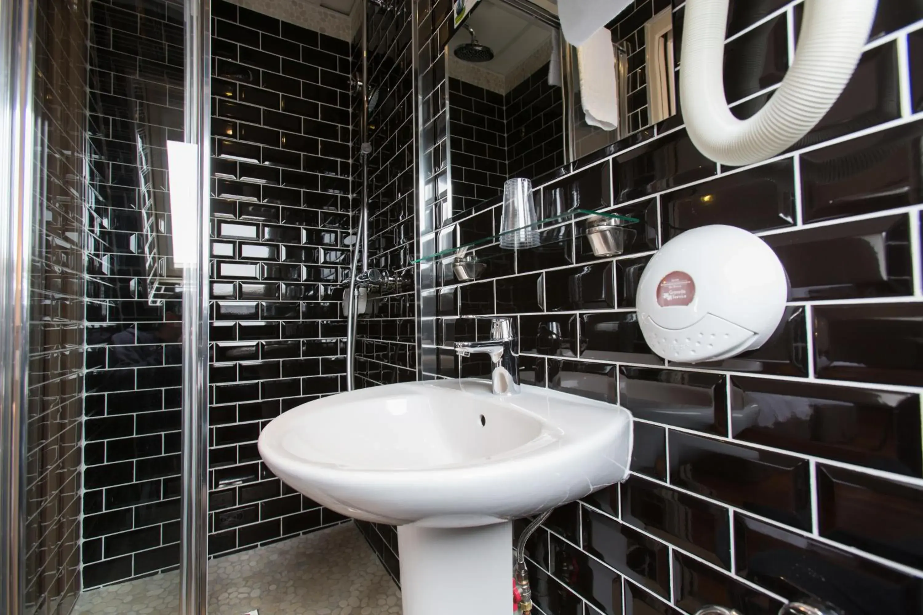 Twin Room in Grand Hotel du Loiret Twin Room in Grand Hotel du Loiret