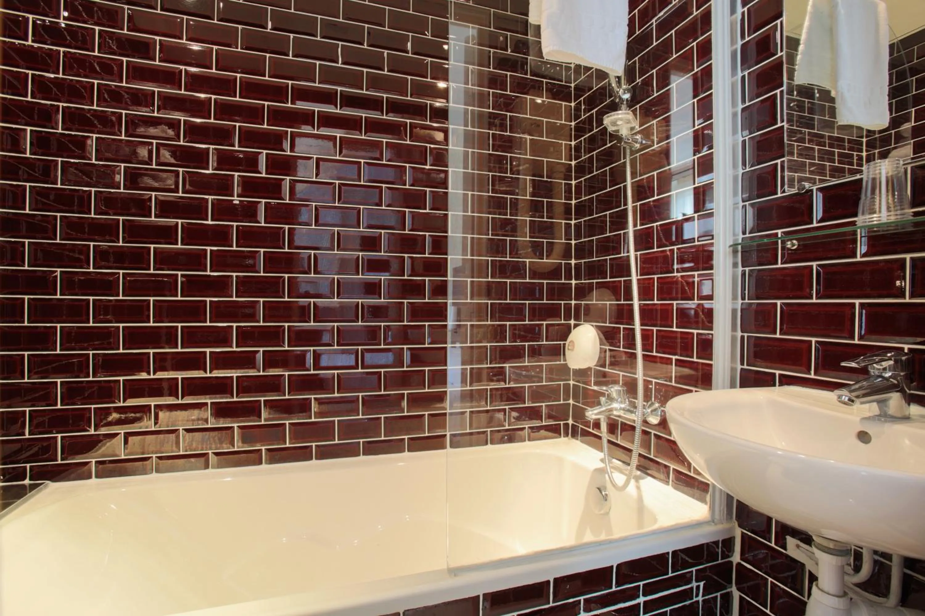 Bathroom in Grand Hotel du Loiret