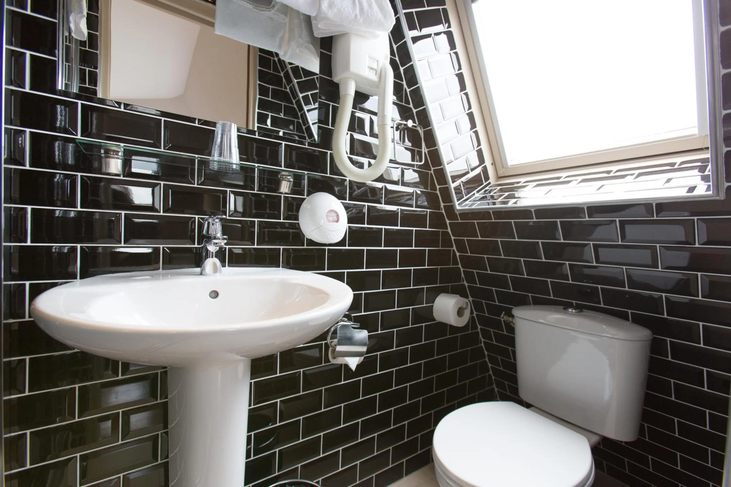 Bathroom in Grand Hotel du Loiret