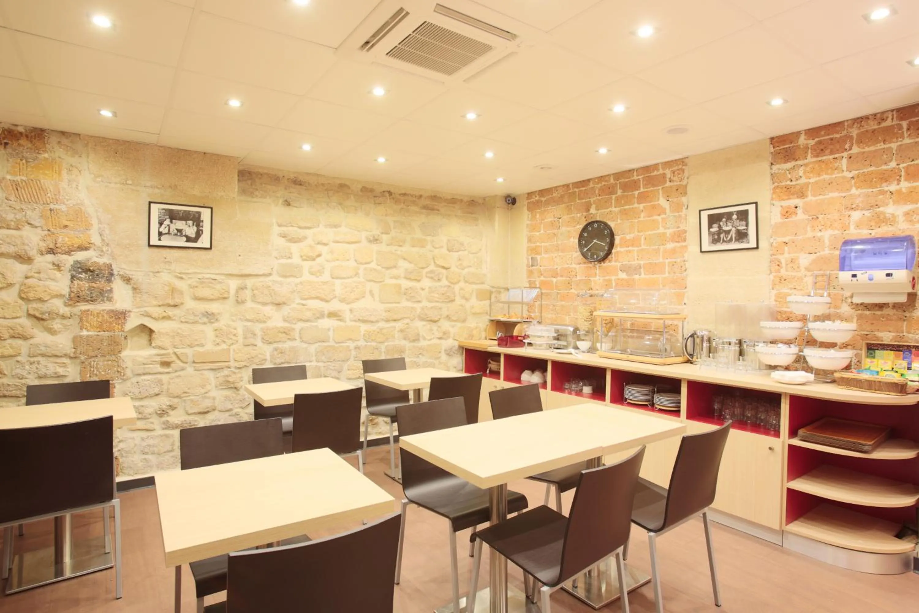 Restaurant/places to eat in Grand Hotel du Loiret