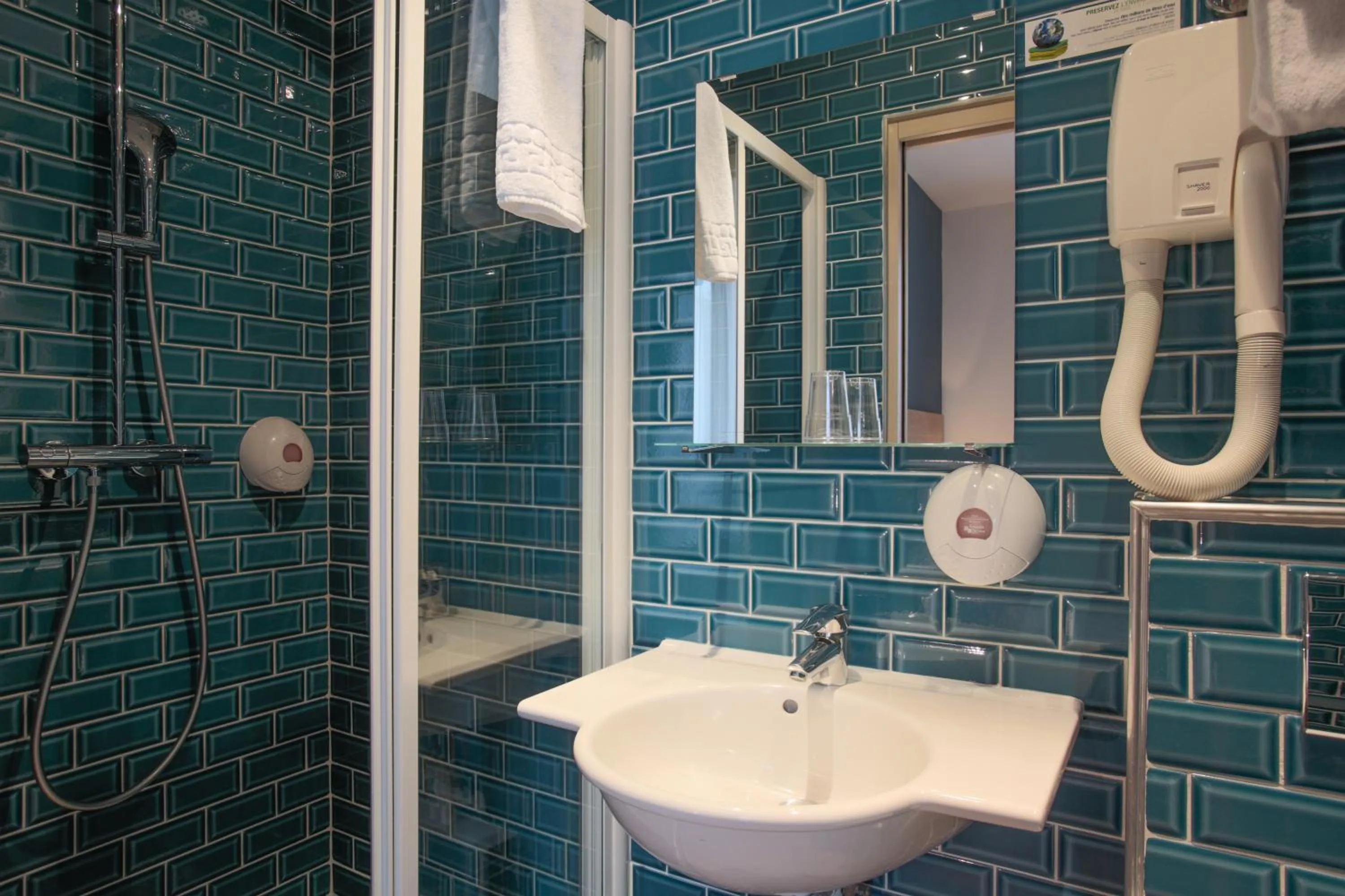 Bathroom in Grand Hotel du Loiret