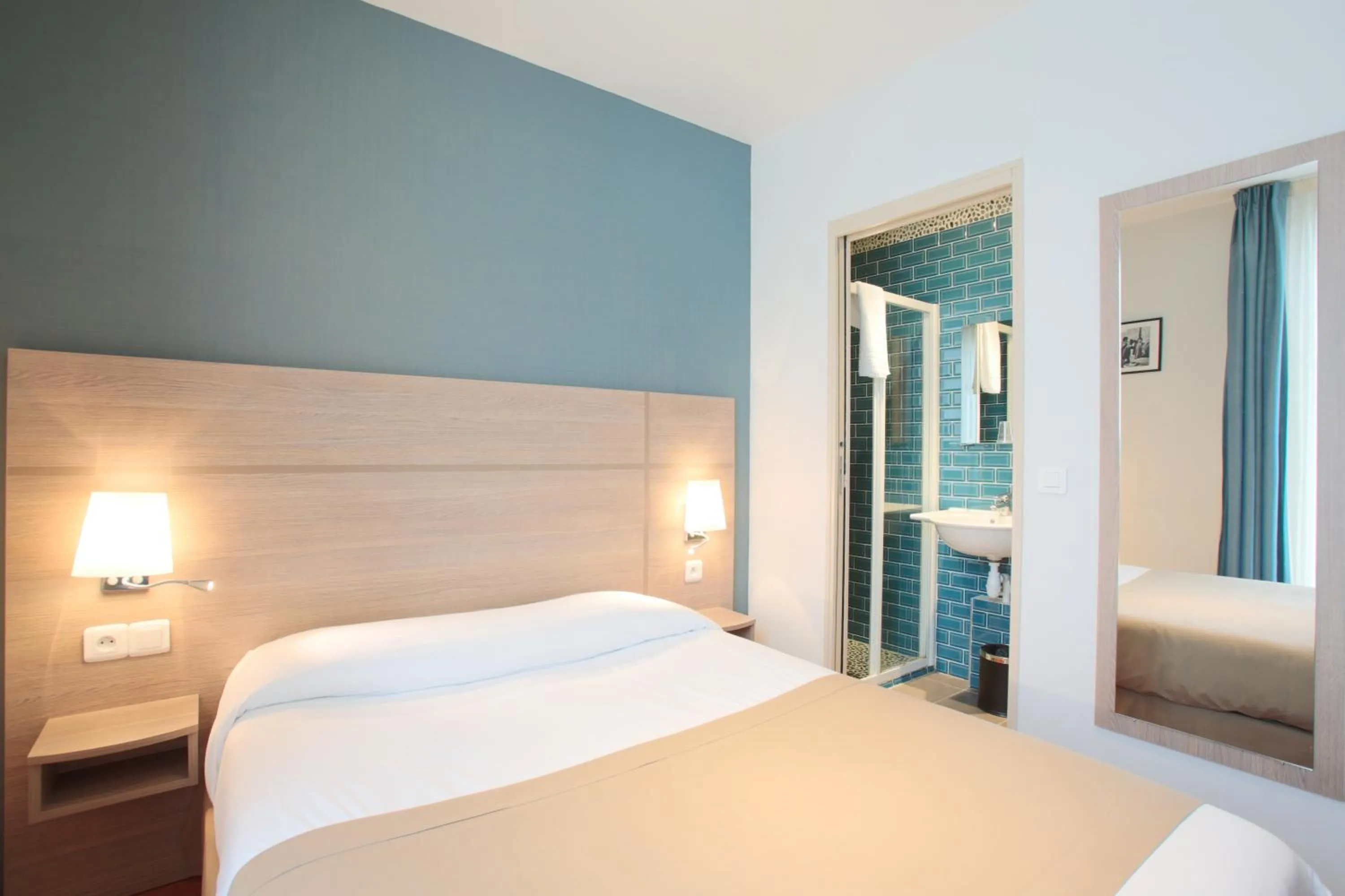 Photo of the whole room, Bed in Grand Hotel du Loiret