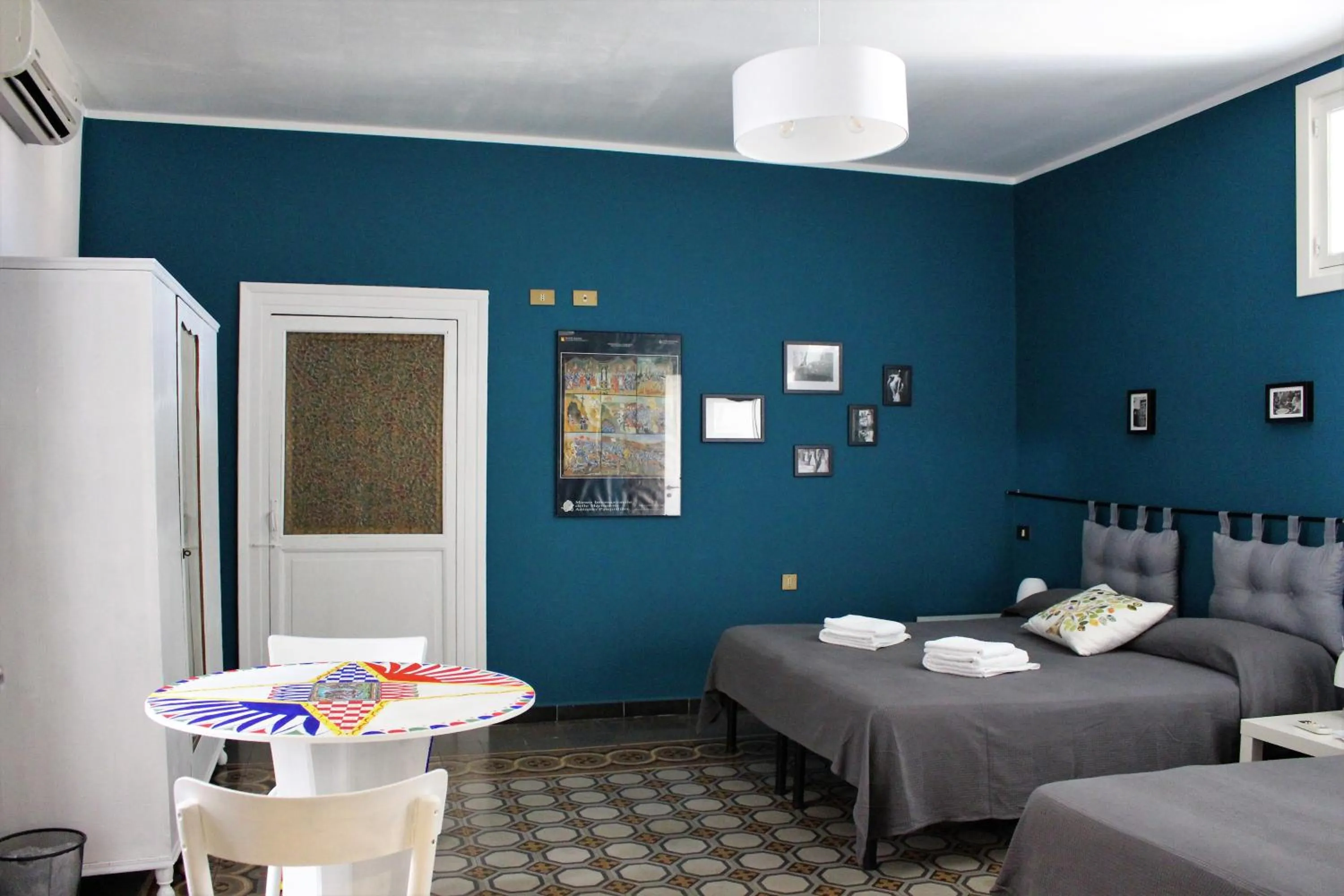 Photo of the whole room, Bed in La Via delle Biciclette