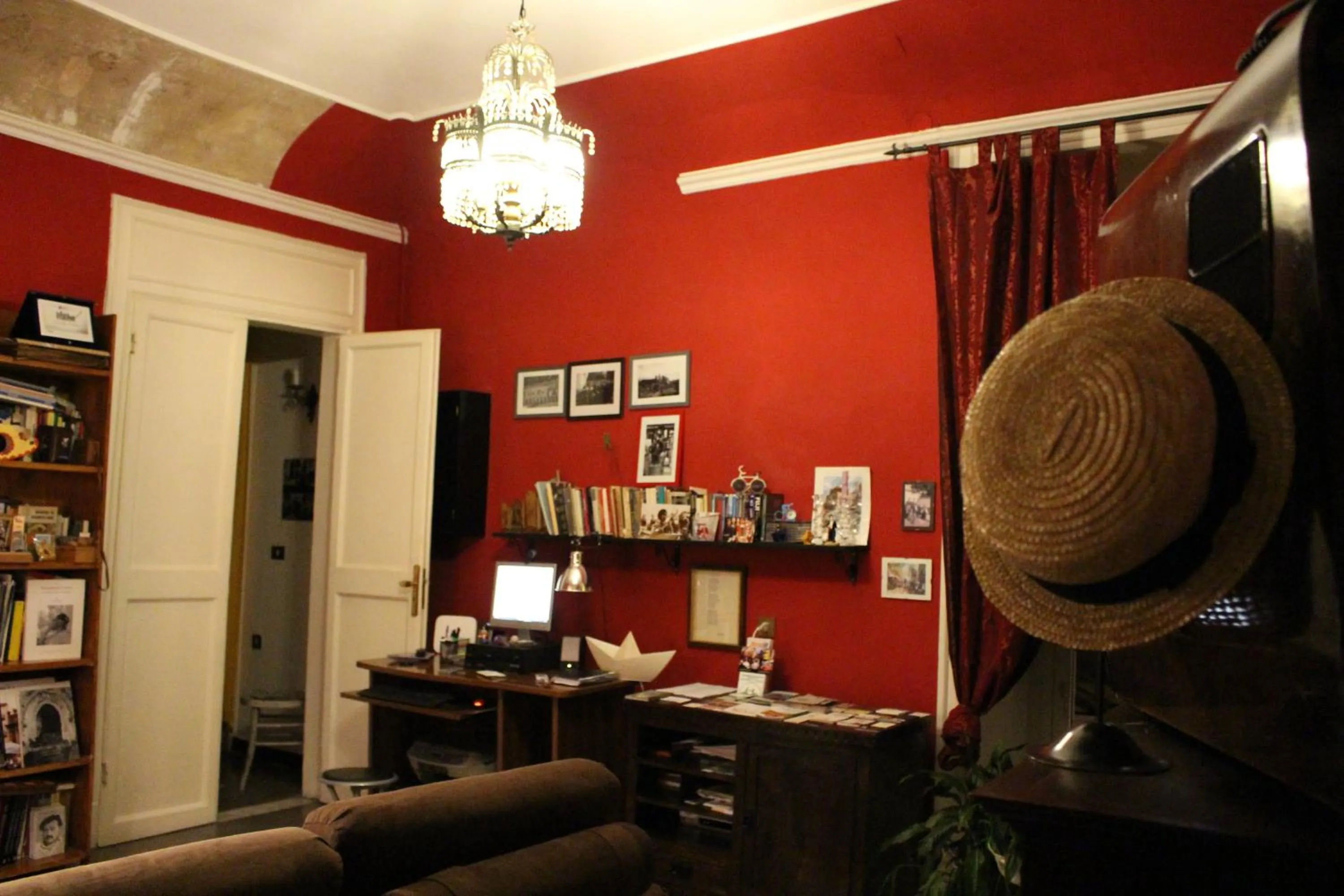 Communal lounge/ TV room in La Via delle Biciclette